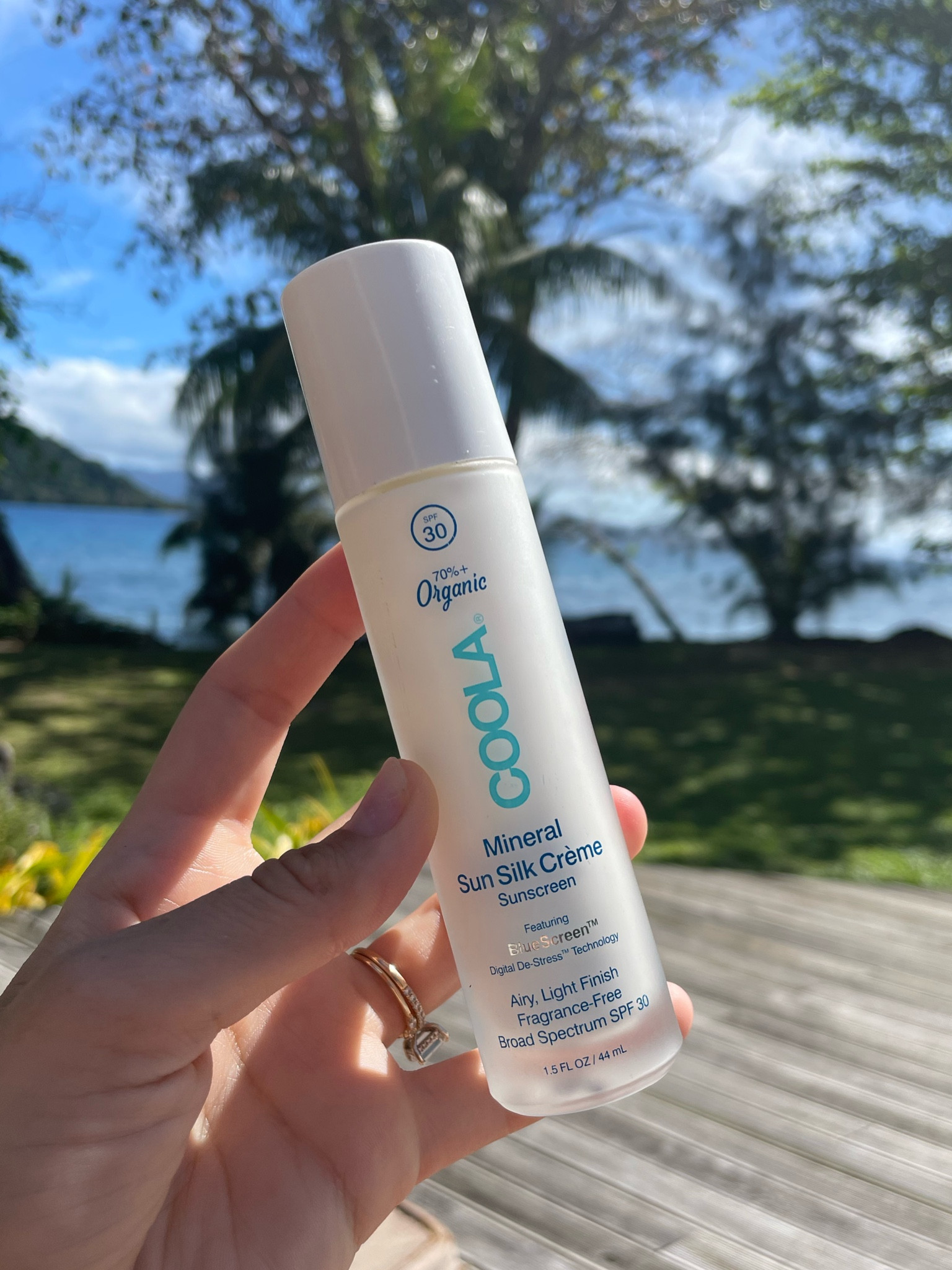 literally the BEST mineral face sunscreen that doesn’t leave a white cast and is reef safe! I even use it on my body sometimes. #sunscreen #suncare #spf #mineralsunscreen #coolasunscreen #coolaspf 