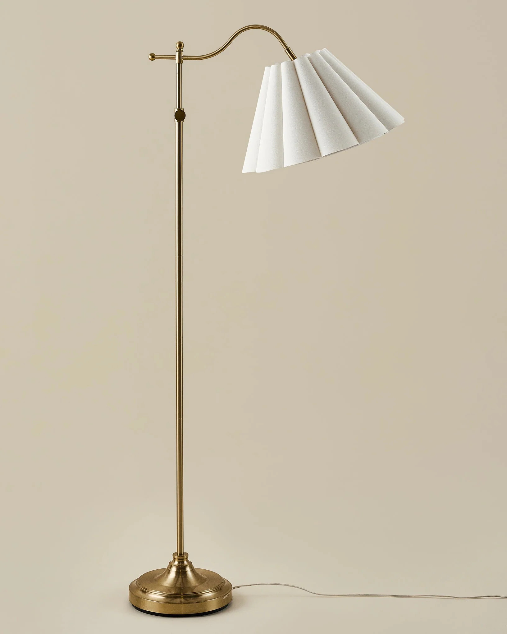Odette Linen Scallop Floor Lamp | Magnolia
