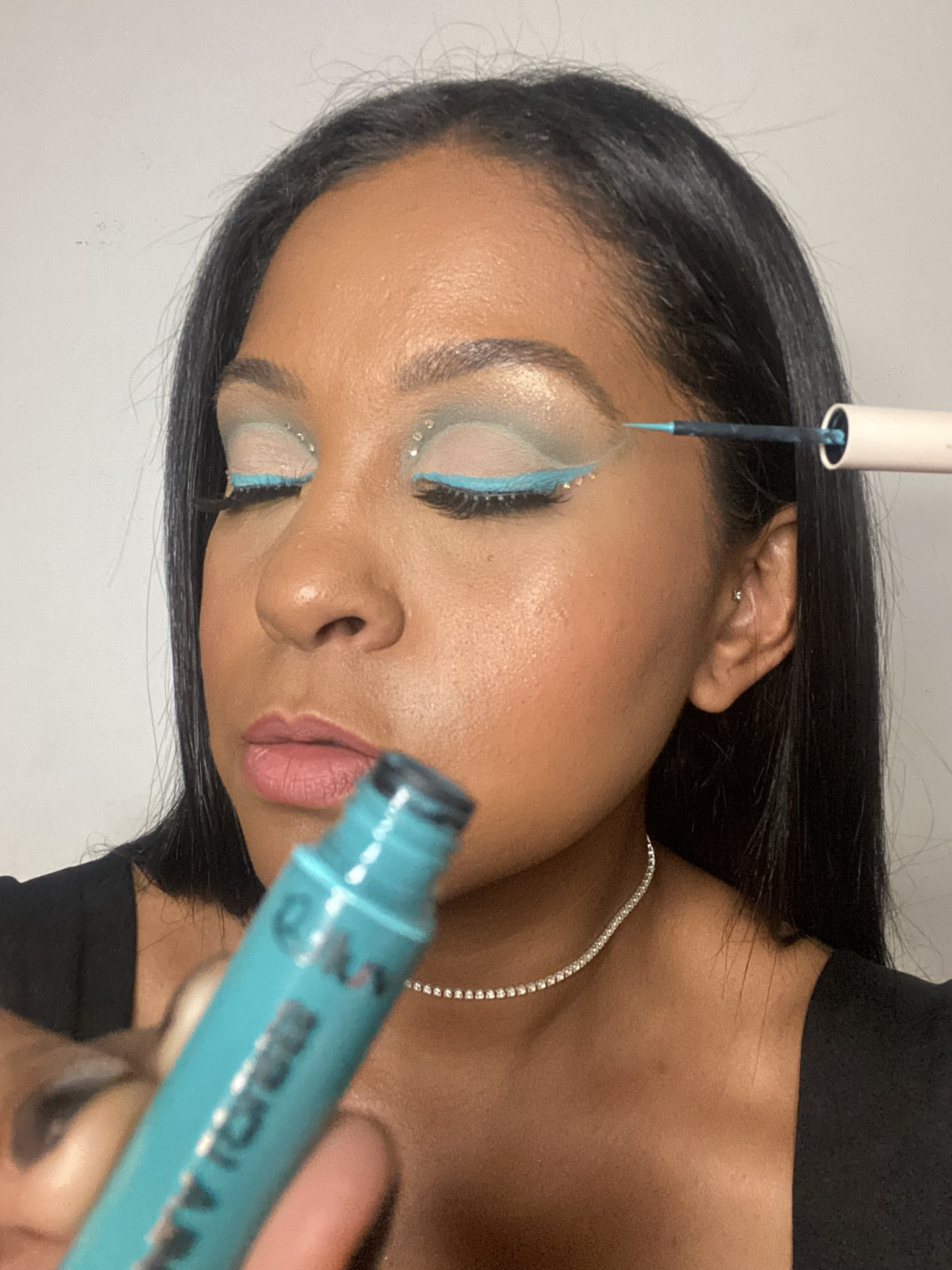 Com um pincel superfino esse delineador da Camila Loures, proporciona traços precisos, ele desliza facilmente, seca rápido e não transfere nem borra, além de ser oftalmologicamente testado.

#LTKGift #NatalLTK




#LTKGiftGuide #LTKbrasil #LTKsalealert