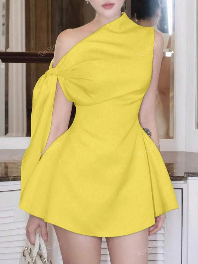 Women's Elegant Solid Color Asymmetrical Shoulder Sleeveless Tie Waist Minimalist Short Light Color Shift Dress | SHEIN