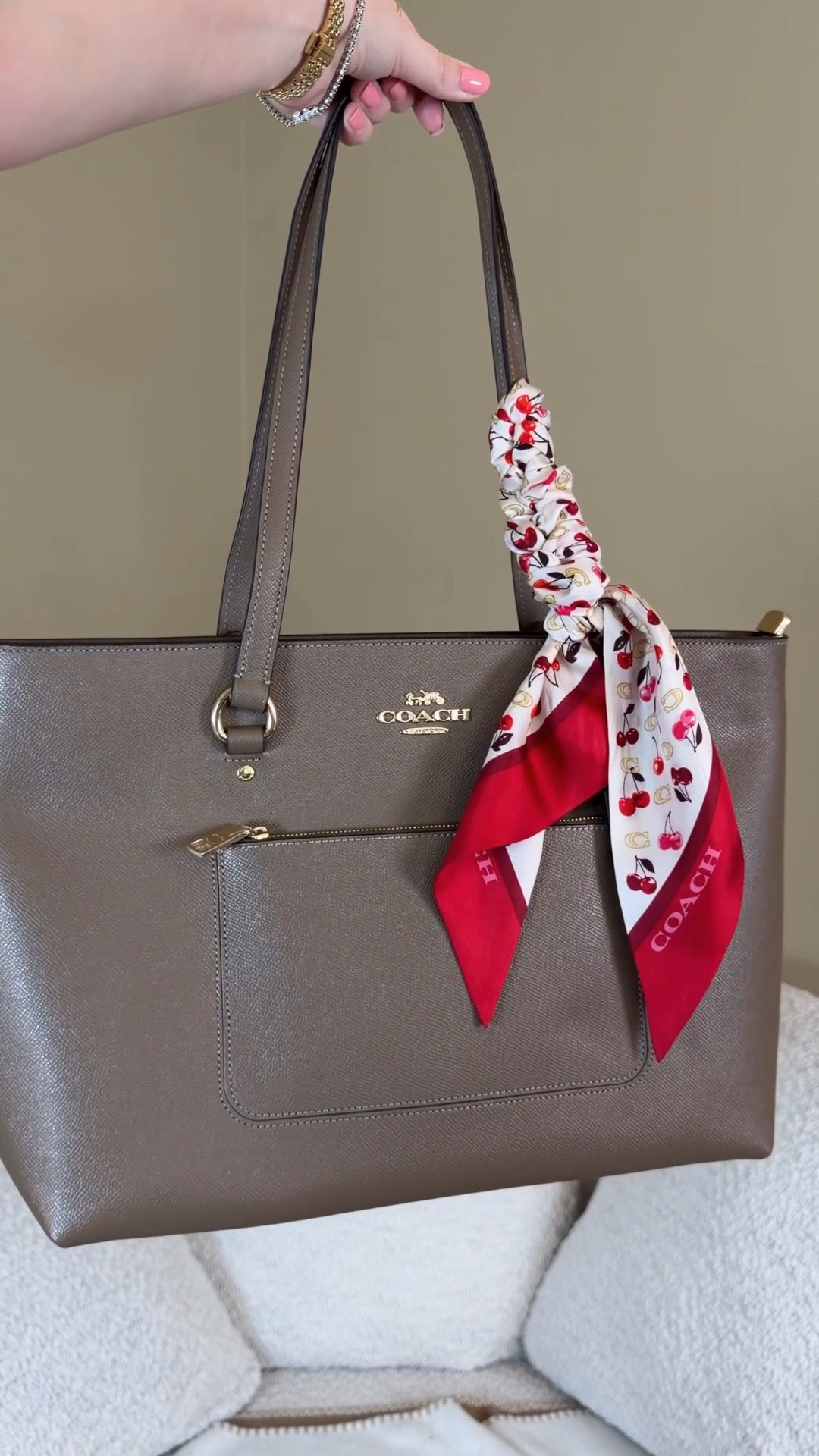 I may have gotten a new purse 👜
Stopped by the Coach outlet because I’ve been eyeing the Coach station tote. I love the Coach City tote and wanted something similar with a zipper and went for this cutie! 😍

If you love totes and prefer zippers, the station tote is perfect! And there are more color and pattern options than with the city tote 💗

#LTKdayinmylife #LTKootd