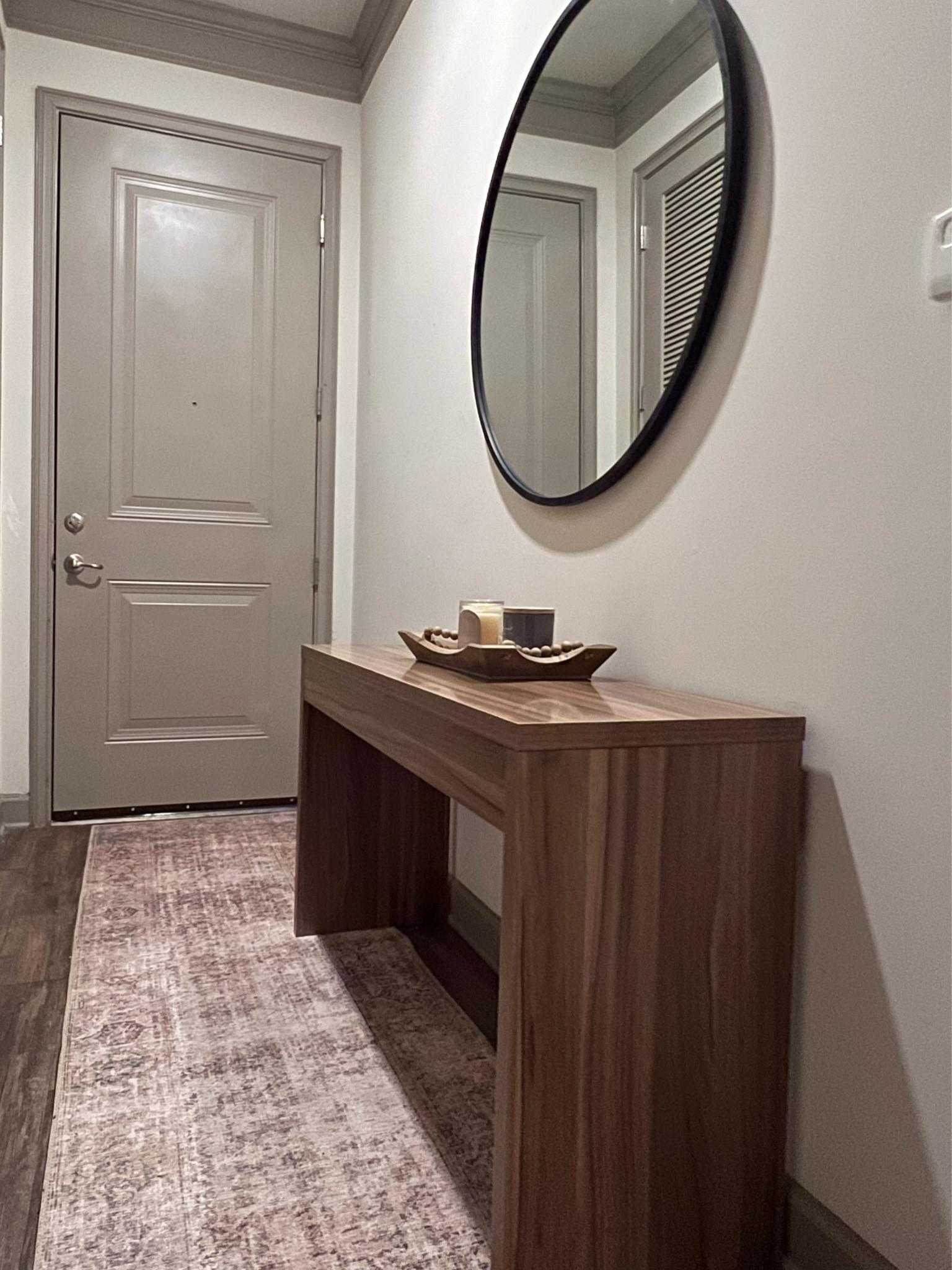 ENTRWAY Decor #consoletable #wallmirror #runner #homedecor

#LTKhome #LTKFind