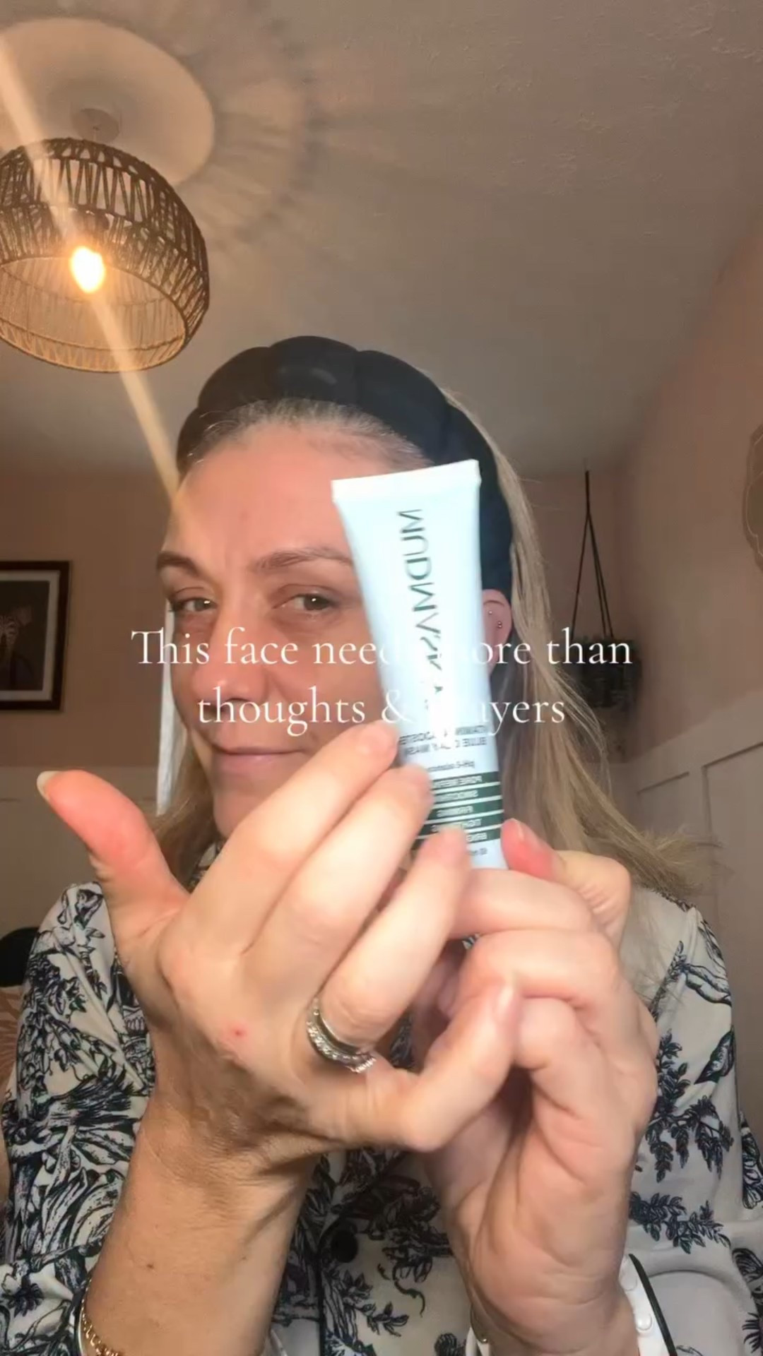 First skincare of 2026 because my face has seen things.
Late nights, too many snacks, questionable decisions…
Time to marinate in a face mask and pretend I’ve got my life together 💆‍♀️✨

Mask : @mudmasky 
Oil : @erborian_uk 

#over40andfabulous #maturingskin #tiredskin #reallifeproblems #truestory

#LTKwinter #LTKbeauty #LTKuk