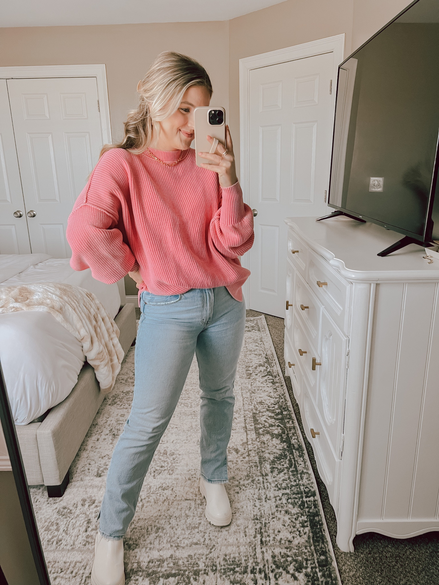 Abercrombie jeans & Aerie pink sweater ON SALE! 
Sweater: small / TTS
Jeans: 27 /TTS 

#LTKSeasonal #LTKsalealert #LTKSale