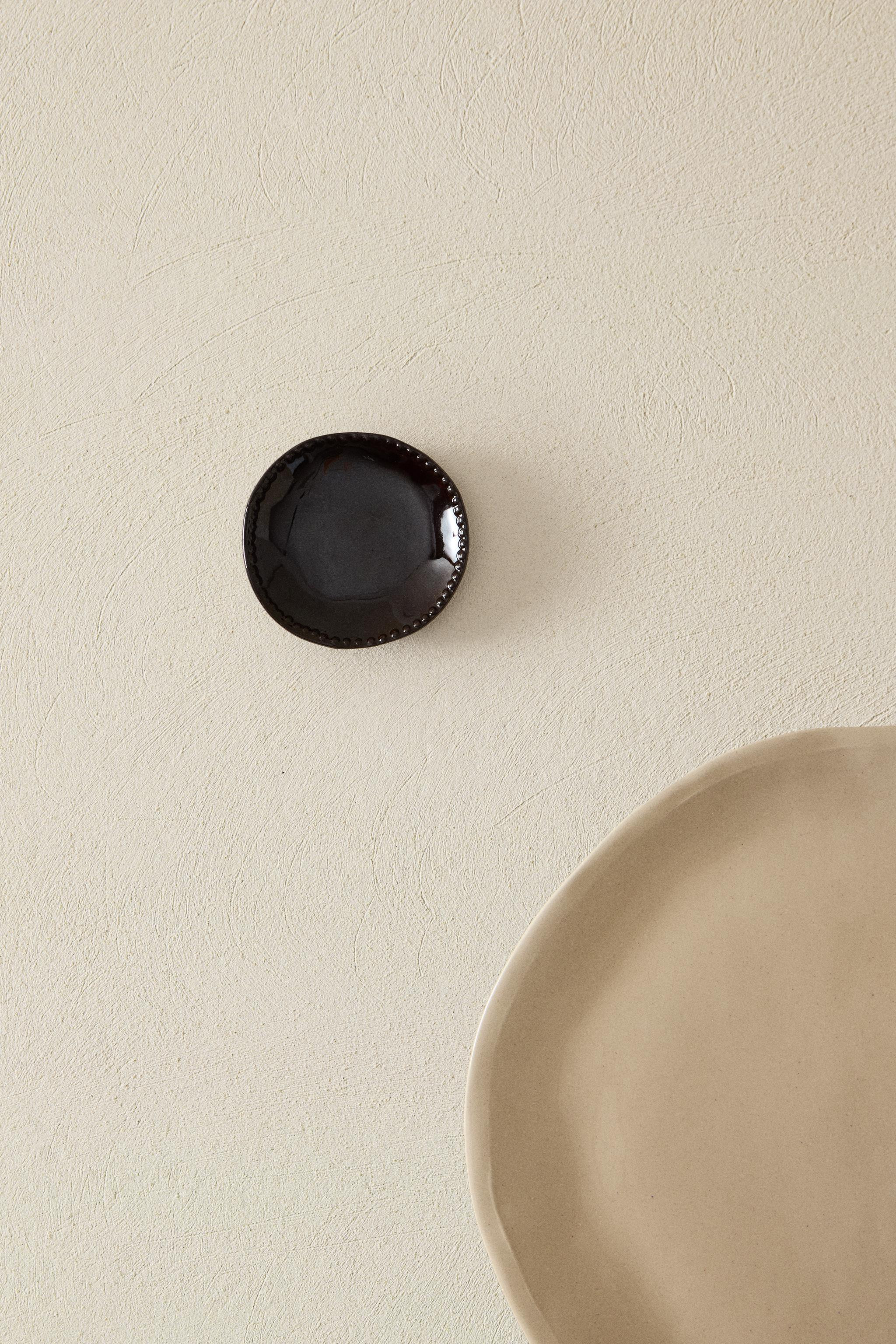 MINI EMBOSSED STONEWARE PLATE | Zara US