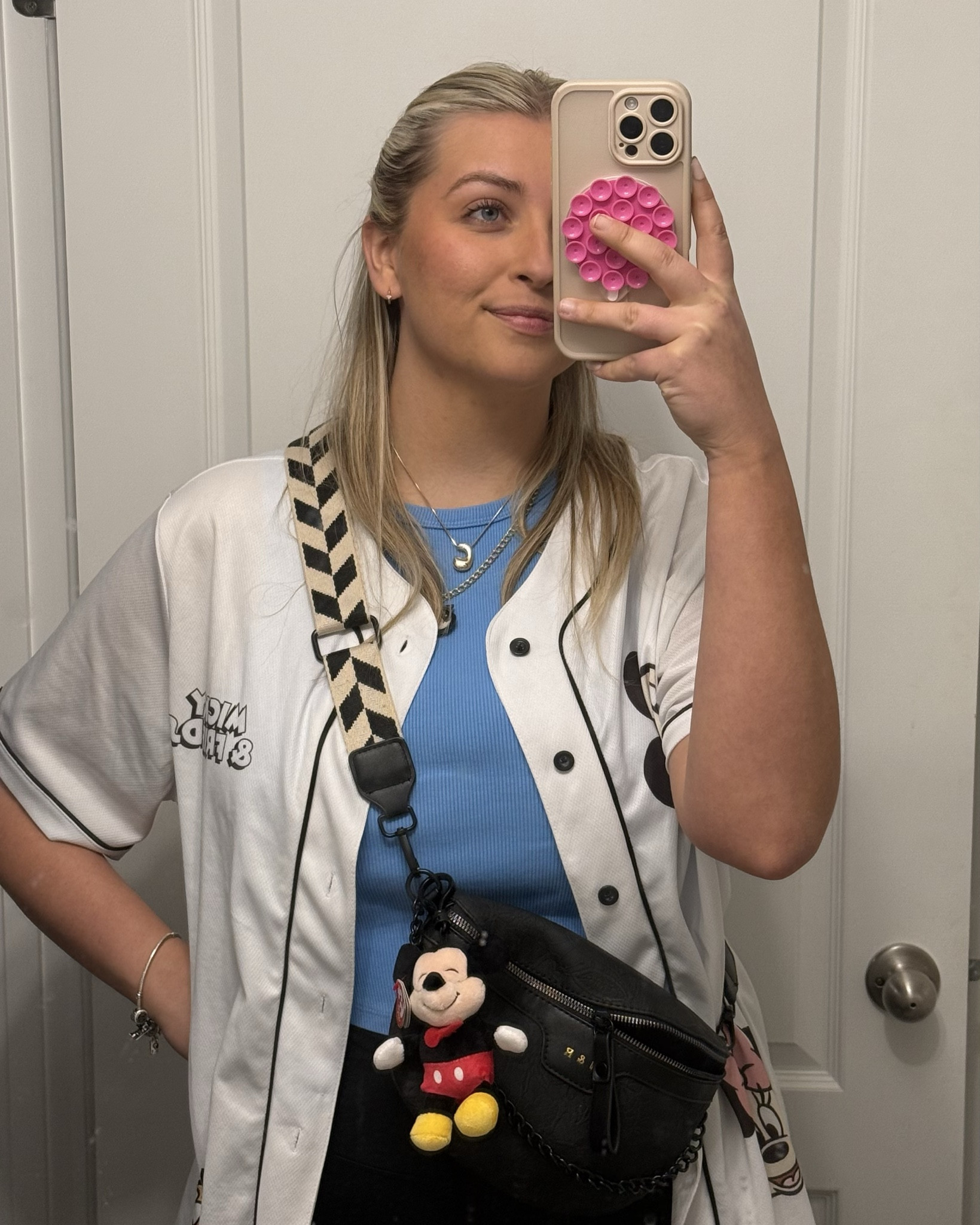 Bowling outfit of the night 🎳🤍
#disneyoutfit #datenightoutfit  