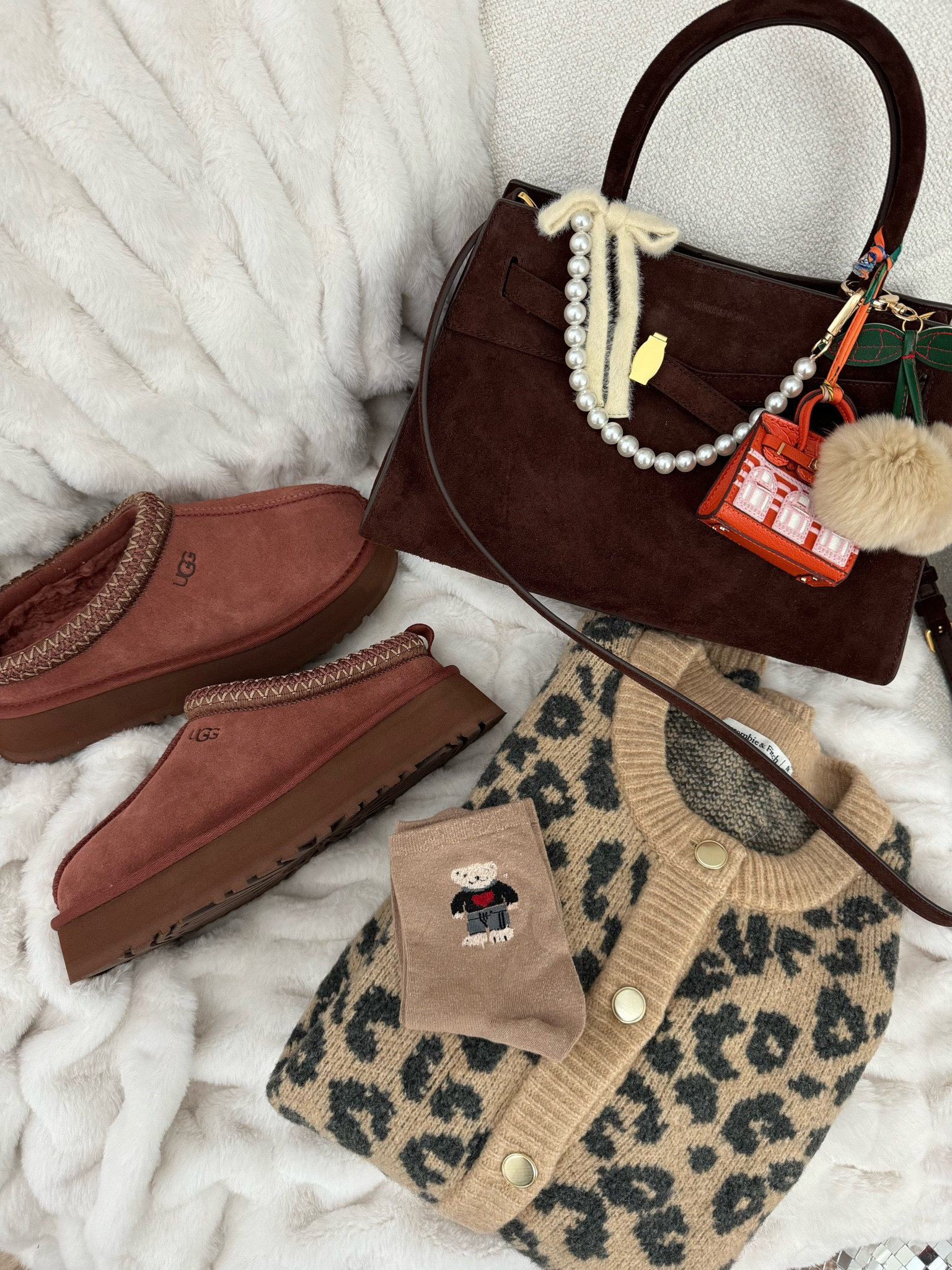 New UGG Tazz slippers in the prettiest fall color 🍂

#LTKSeasonal #LTKFindsUnder100 #LTKShoeCrush