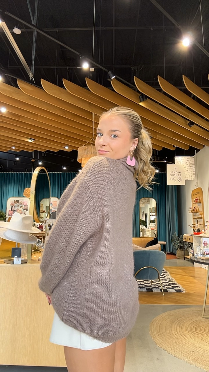 Outfit inspo 🤎🧸👜
Sweater and skort are from ASOS 

#LTKSeasonal #LTKWorkwear