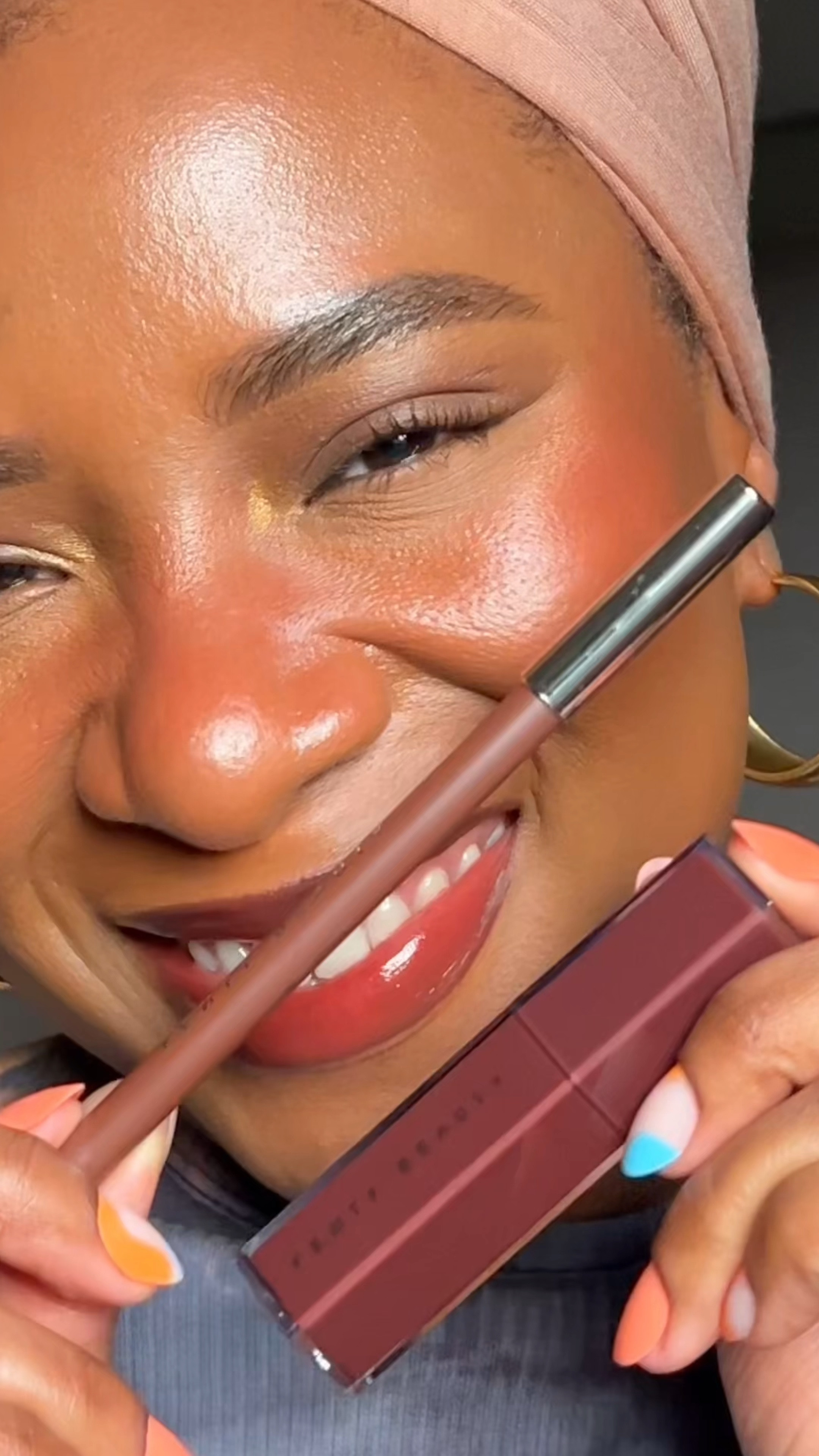 Obsessed with this lip combo! 💄 @fentybeauty Trace’d Out Pencil Lip Liner in ‘Brown’d Out’ and Gloss Bomb Universal Lip Luminizer in ‘Hot Chocolit’ are a match made in heaven! The lip liner is super creamy and easy to blend, while the Gloss Bomb stix is hydrating and feels amazing on my lips. 10/10 for both! 💋 



What do you think of this combo? Do you think it looks good on me? Let me know in the comments below! 💬


#LTKVideo #LTKBeauty