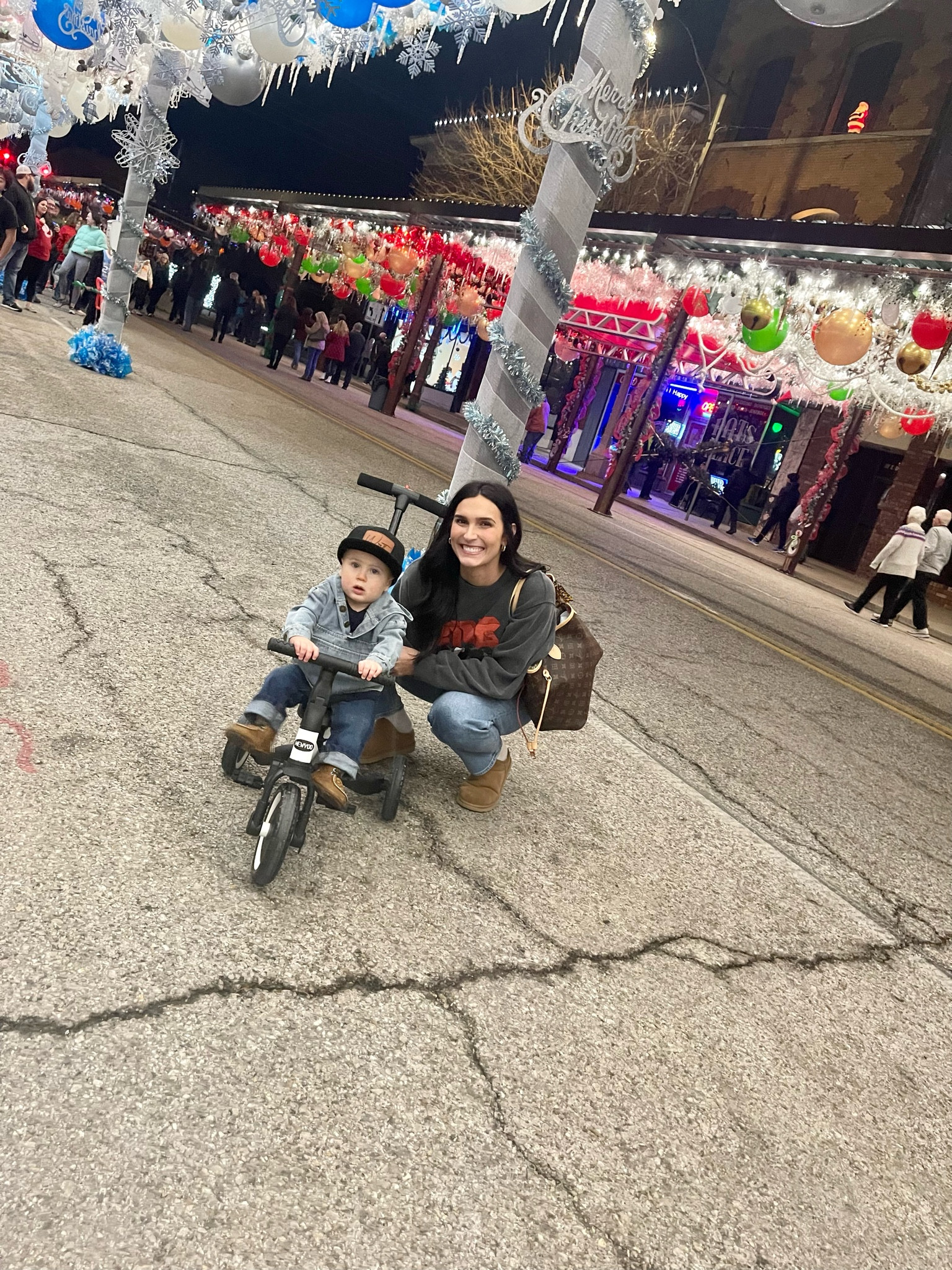 Sapulpa Route 66 Christmas Chute| OK

Casual outfit fall/winter | toddler stroller bike | boy | toddler boy | boy outfit |
Country boy 