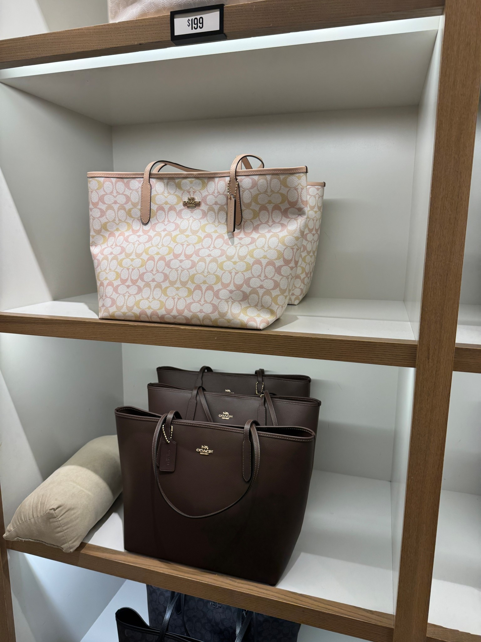 Coach city tote! #coachoutlet #coachcitytote #coachbag