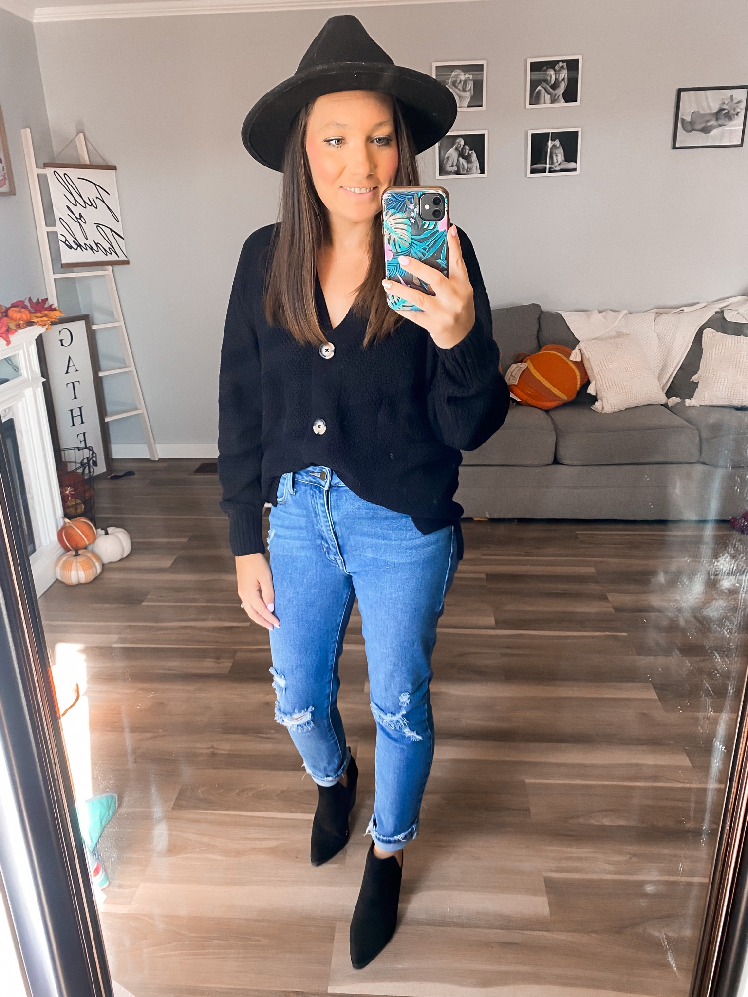 This ribbed cardigan is a staple piece for me this year. The have this in several colors I think this color is in for fall. I’m wearing a size medium, I sized up 1 size so I could style it different ways. 

#LTKSeasonal #LTKstyletip