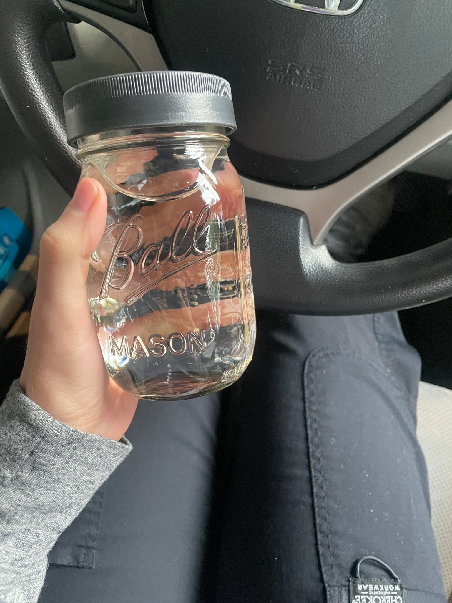 Everyone stalking about microplastics right now, so I thought I would share my non-toxic super easy water bottle 