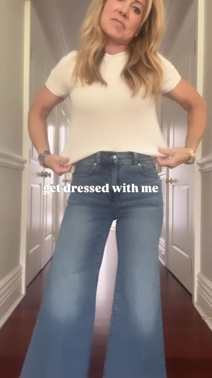 Easy fall outfit formula: everyday flared jeans + cashmere tee

#LTKSeasonal #LTKFindsUnder100 #LTKFallSale