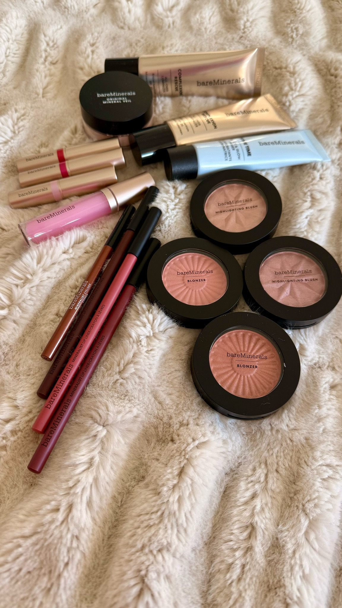 Loving my Bare Minerals makeup ❤️ linking my favorites here!

Natural makeup
Bronzer
Blush
Primer
Lip gloss
Matte lip
Bare minerals


#LTKStyleTip #LTKFindsUnder100 #LTKBeauty