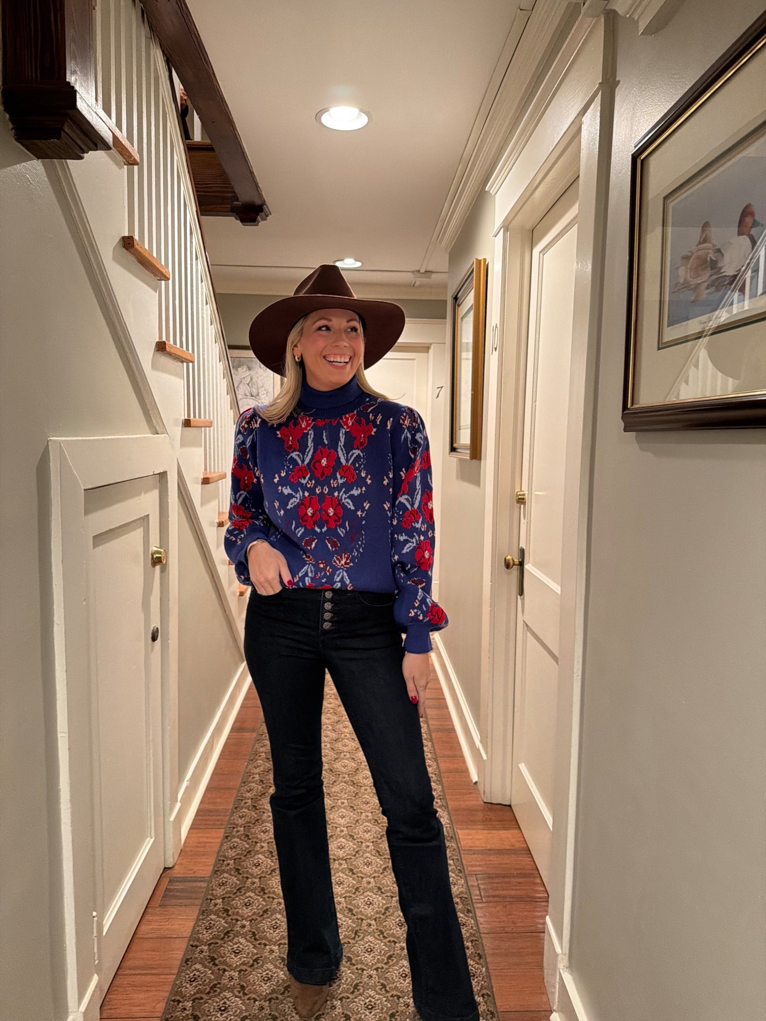 New Avara sweater!! Wearing size small 

#LTKPetite #LTKHoliday #LTKFindsUnder100