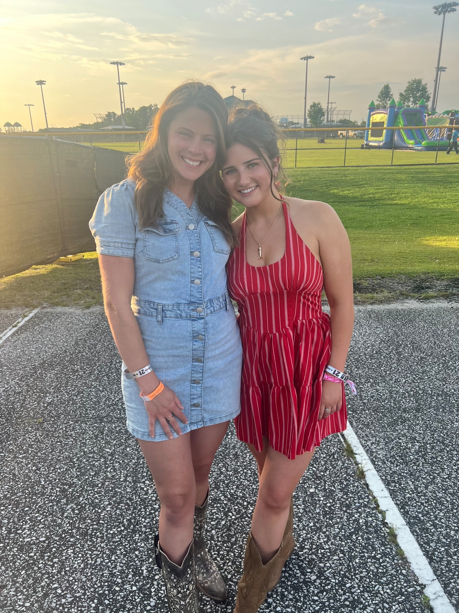 Shop my blue Jean dress for the perfect summer country concert outfit! And the best part is, it’s only $19!!!! 

#LTKSaleAlert #LTKFindsUnder50 #LTKSummerEdit
