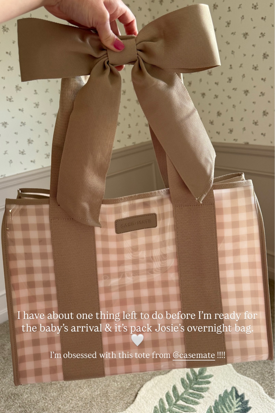 The cutest tote! The perfect size and comes with a matching travel case! The bow & gingham print are adorable!

I’m using this as our daughter’s overnight bag but we will be using it for lake/beach / travel trips! 