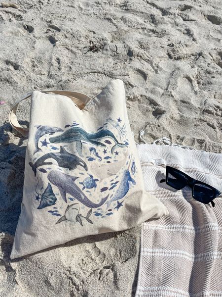 Beach tote bag 🐋✨

#LTKstyletip #LTKtravel #LTKitbag