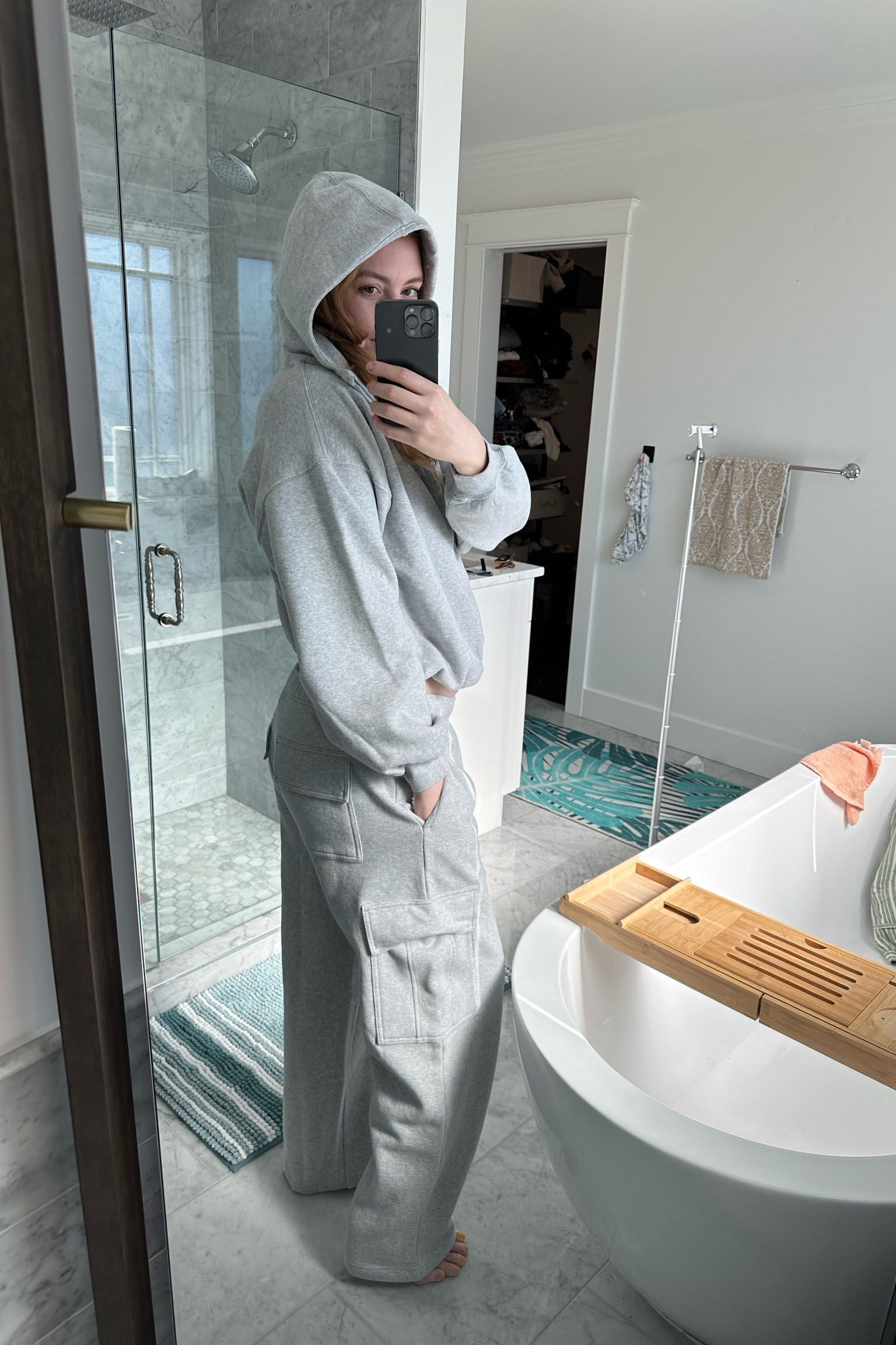 This Aritzia set is one I will never take off. Give me all the cargo #sweatset 