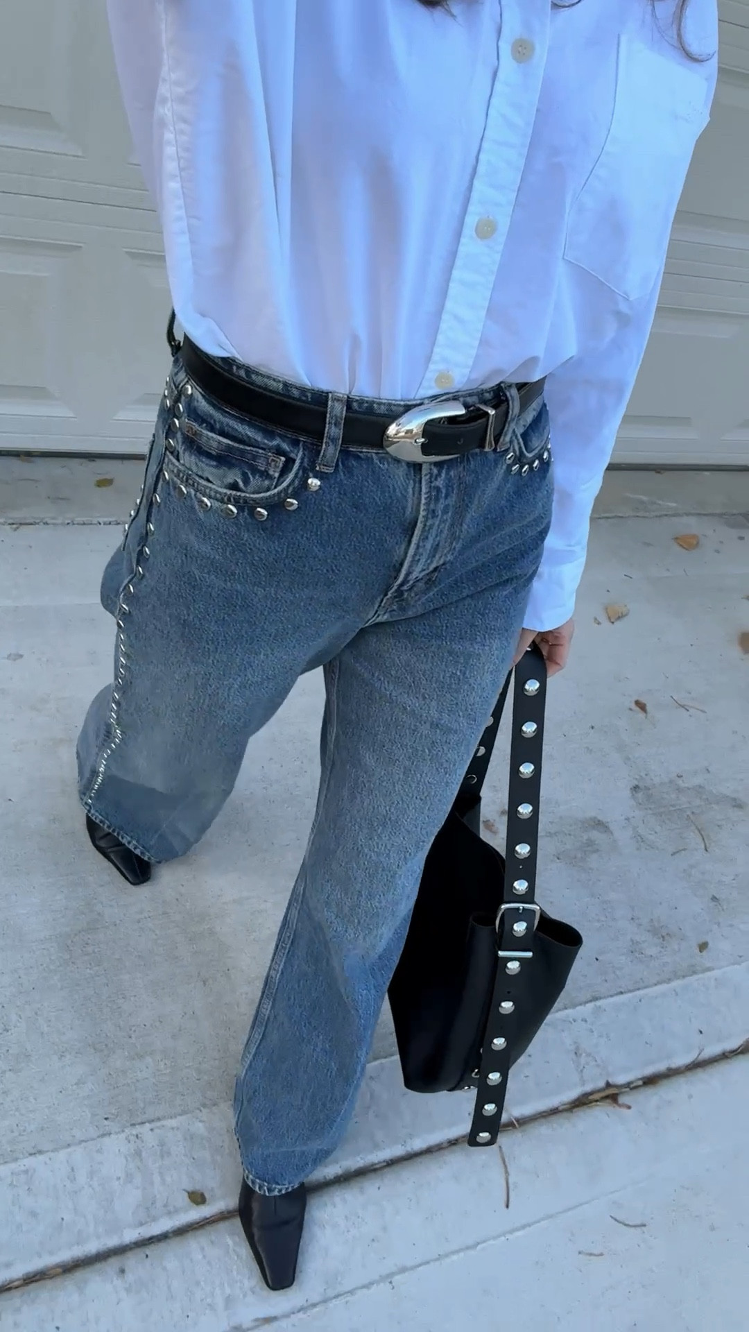 get your true size! wearing a 25 here and i’m 5’5 :)

#denim #jeans #highrisejeans #studdedjeans #studdeddenim #widelegjeans #reformation #caryjeans #widelegjeans #slouchdenim #slouchjeans 

#LTKHoliday #LTKWatchNow #LTKSeasonal