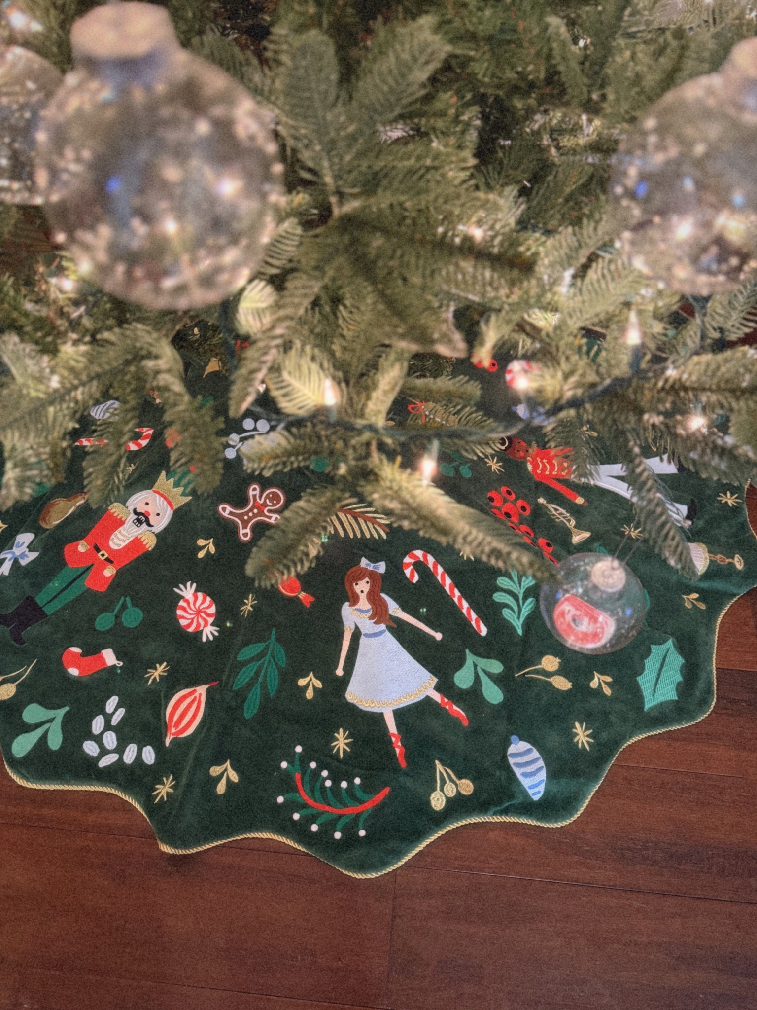 This tree skirt is STUNNING! 

#LTKHome #LTKSeasonal #LTKHoliday