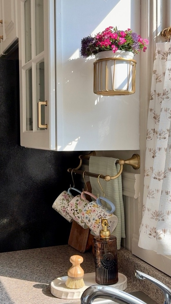 Bathroom accessories for your kitchen! 

#kitchen #kitchenhacks #homedecor #diy 

#LTKHome