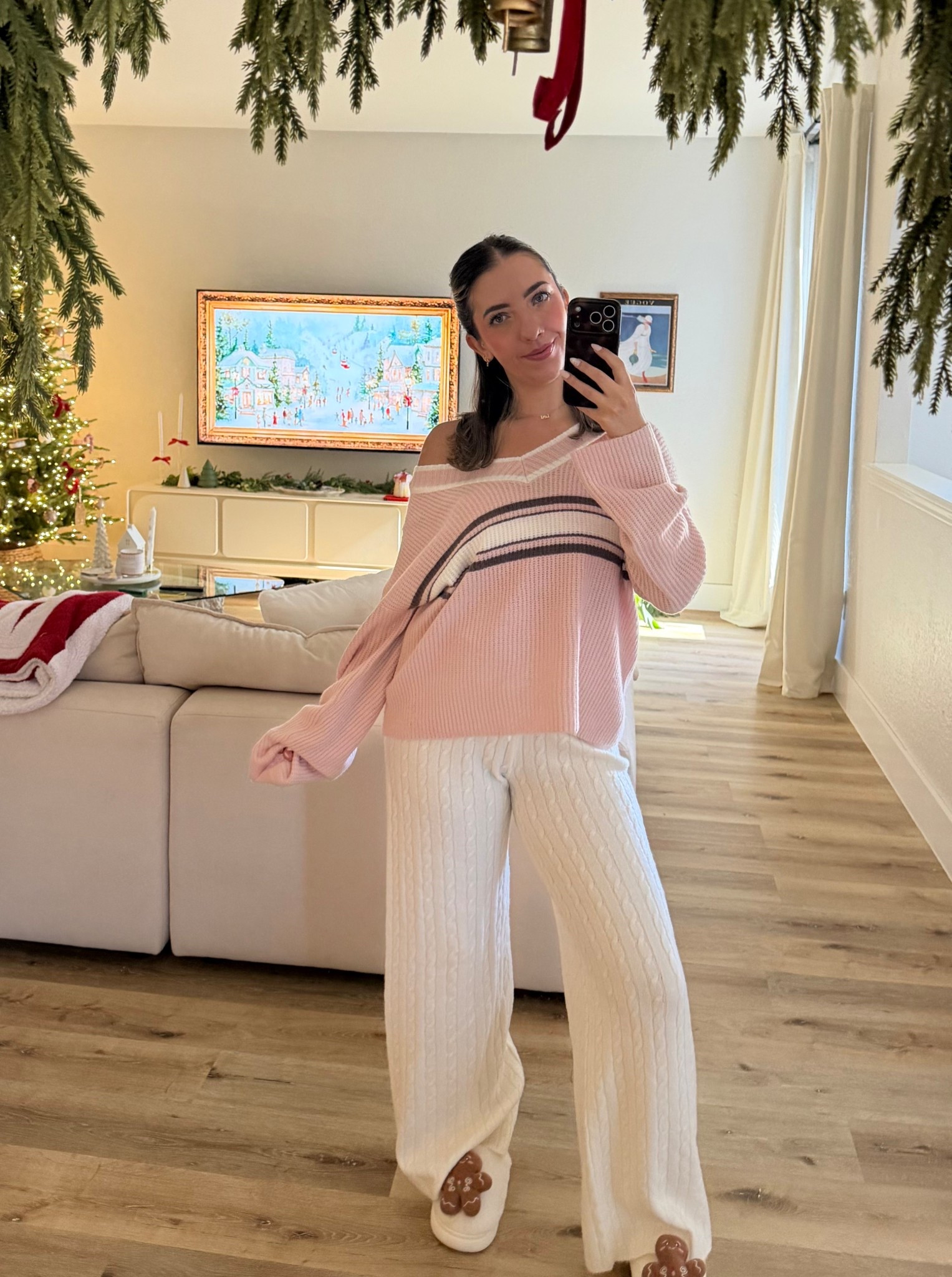 Cozy lounge fit 🤍

#LTKootd #LTKHoliday #LTKGiftGuide