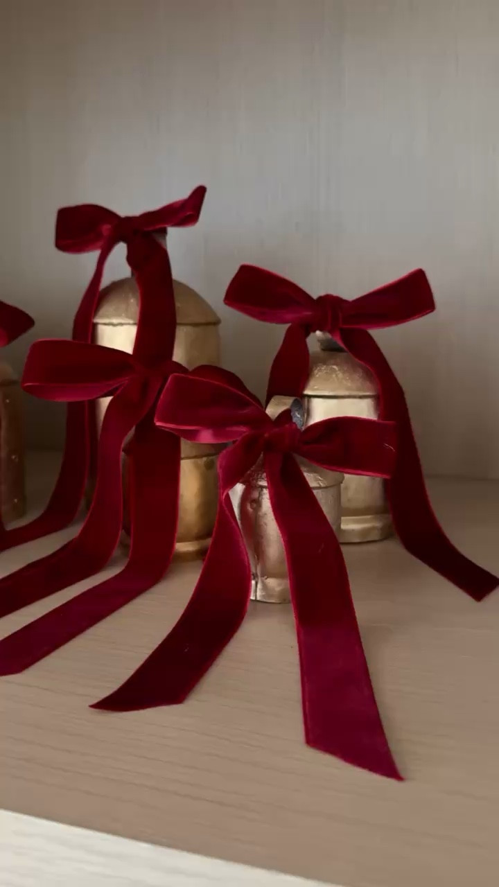 Feeling festive! 🎄 Shop my simple & chic Christmas decor ideas.

#LTKhome #LTKholiday #christmasdecor #holidaydecor #festivedecor #homedecor #ltkit

#LTKHome #LTKHoliday #LTKSeasonal