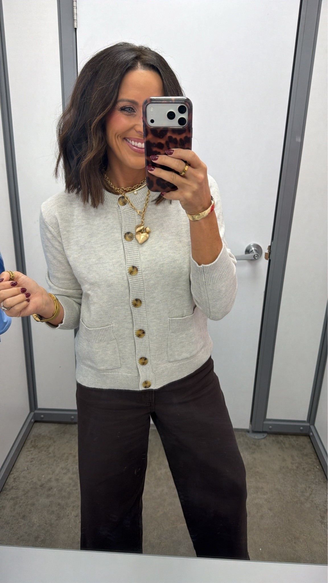 this cardigan is SO soft 🤎🤎 such a good everyday fall staple! I love the little pockets + button details, and it’s one of those pieces you can throw on with literally anything.

wearing a small/2 🤎

#WalmartFinds #WalmartFashion #WalmartStyle #WalmartClothes #FallFashion #FallStyle #Cardigan #FallStaples #AffordableFashion #LTKCreator #LTKFashion #LTKStyle