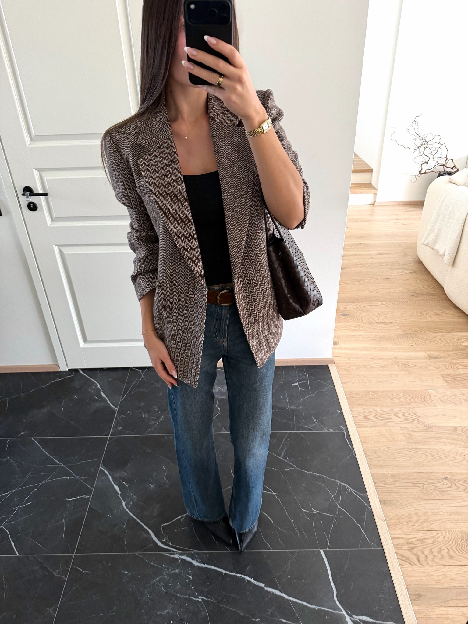 Fall outfit 🤎
Old money brown wool blazer, blue jeans, black heel boots and brown woven bag

#LTKSeasonal #LTKootd #LTKTall