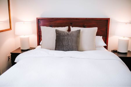 Modern bedroom design you can’t miss!

#bedroomdesign #bedroomaesthetic #throwpillows #targethomedecor #headboard #lamp

#LTKSale #LTKhome