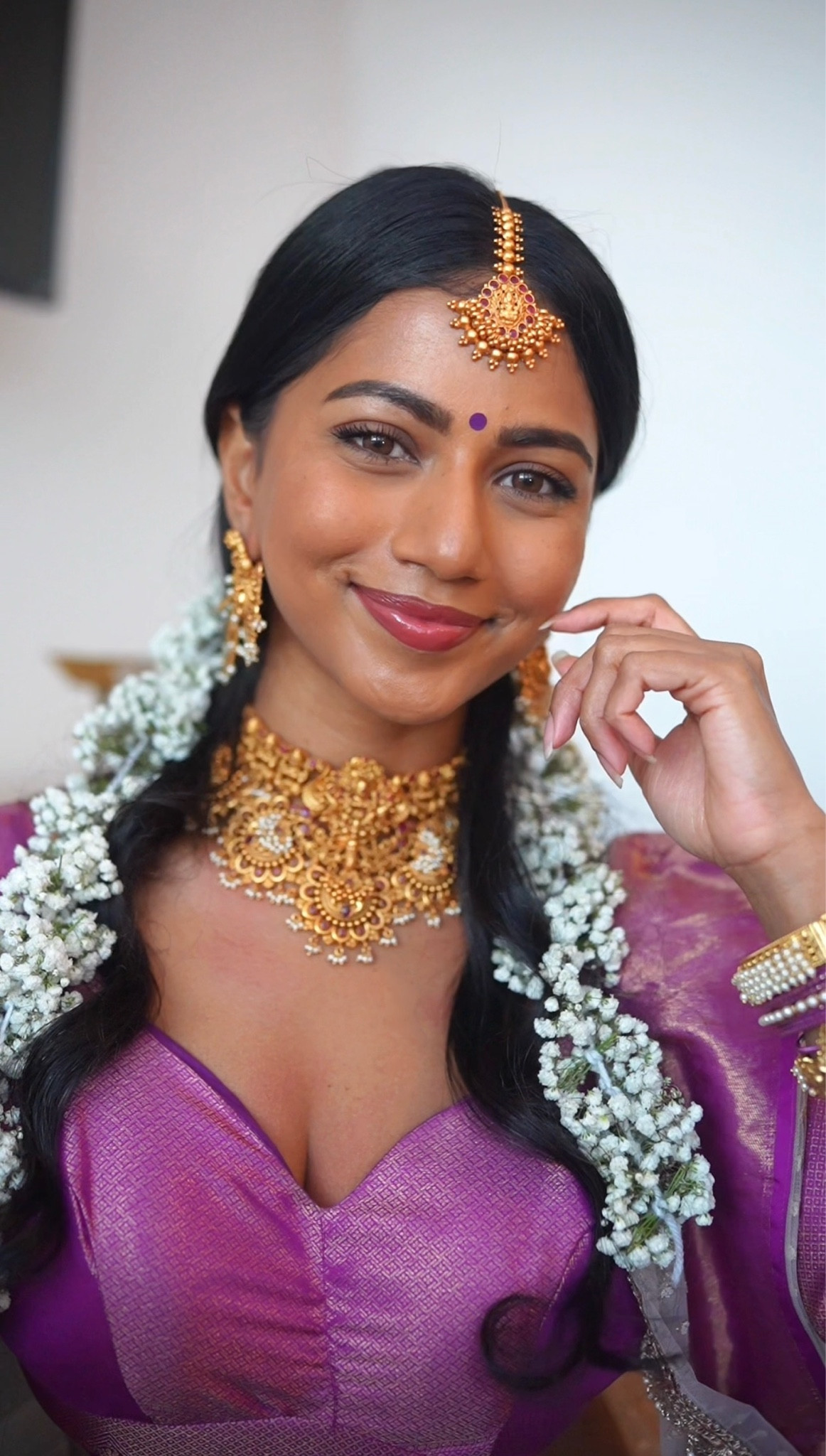 Moisturizer: Drunk Elephant Lala Retro
Brows: Benefit Cosmetics Brow Pencil in 4 + MAC Cosmetics Brow Gel⁣⁣⁣⁣⁣
Color Corrector: Smashbox ⁣x Becca in Medium/Dark⁣
Foundation: Mac Cosmetics Studio Fix & Studio Radiance (mixed) in NC44
Concealer: Clinique in WN64 Butterscotch   
Mascara: Lancome Flutter Extension  ⁣
Bronzer: MAC Studio Radiance Concealer 
Blush: Quo Blush Balm in Fizzy 70 
Lip Liner: MAC Cosmetics in Plum 
Lips: Tarte Maracuja Lip Vinyl in Rosy Brown 
Setting Powder: Huda Beauty in Banana Bread 
Eyeshadow: Tarte Cosmetics In Bloom Palette 
Lash Extensions: Ardell Seamless 
Setting Spray: Urban Decay ⁣