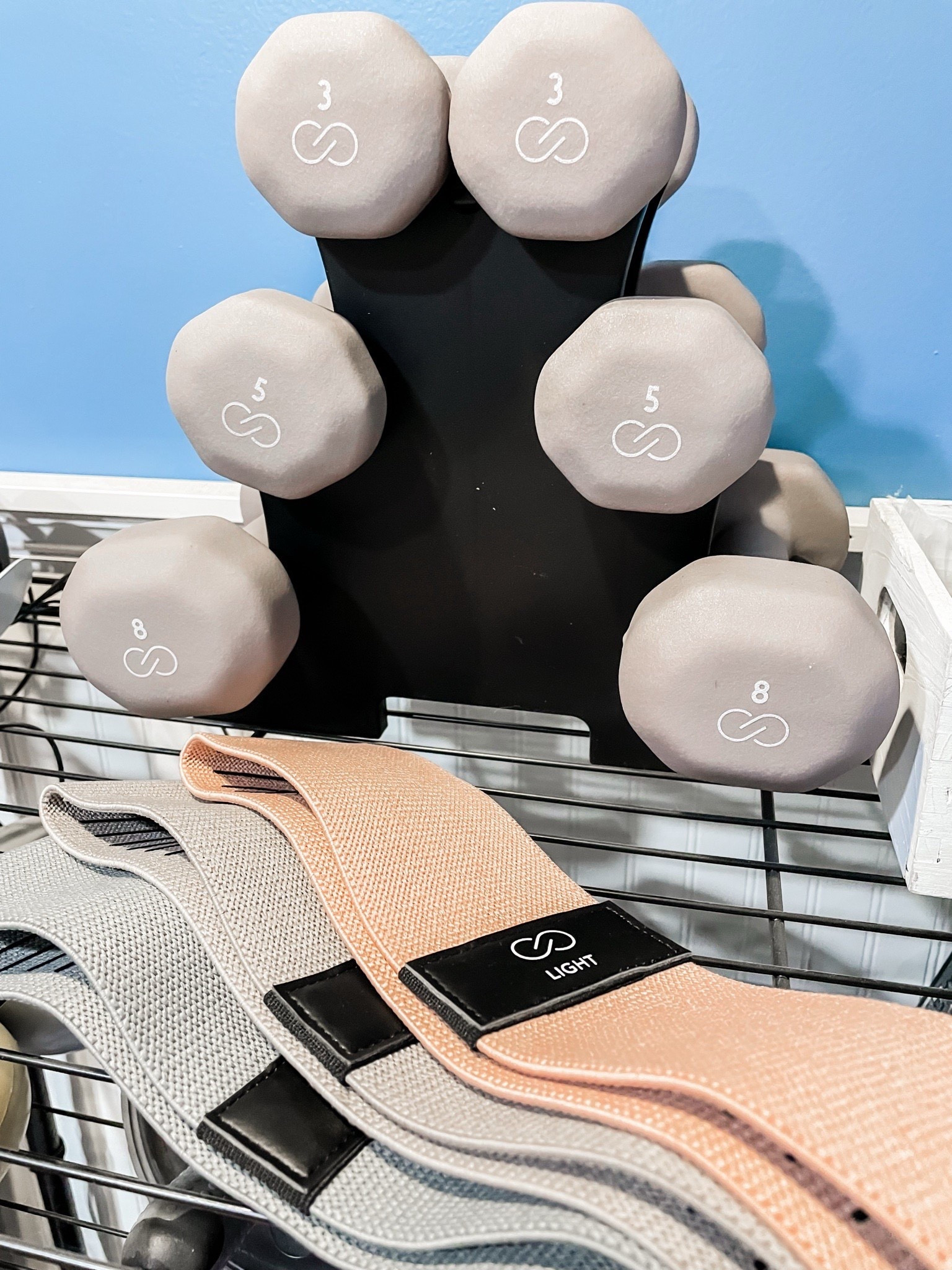 I’m reposting because everyone is loving what I have for my home gym area. Would you like to see more like this? 