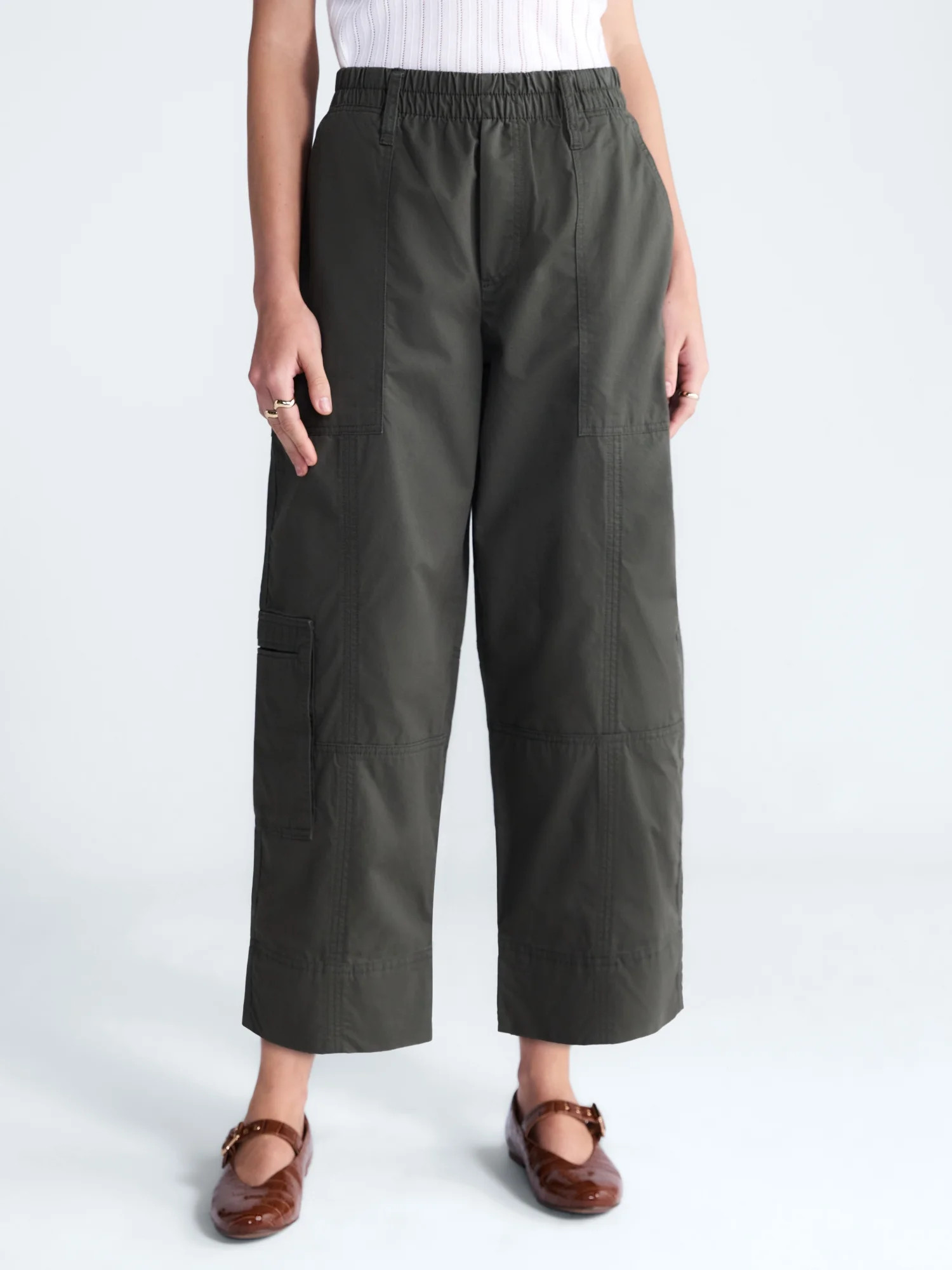 Free Assembly Women s and Women s Plus High Rise Cropped Cargo Barrel Pants  26.5  Inseam  Sizes XS-4X | Walmart (US)