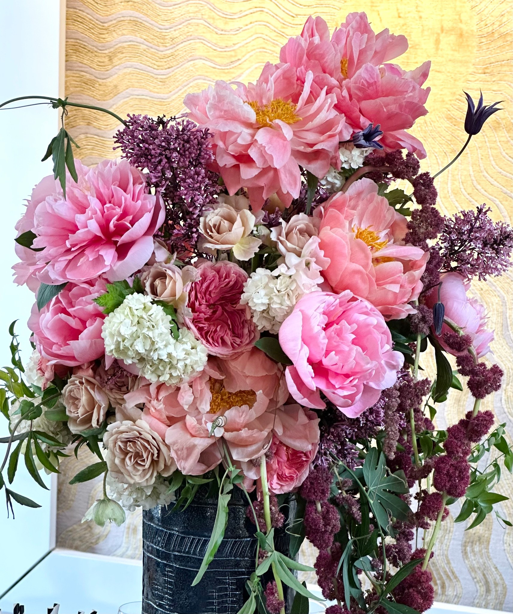 Flowers always make me happy ✨ A simple joy that brightens every space.


#FloralArrangement #FlowersOfInstagram #FreshFlorals #EverydayBeauty #InteriorMood #HomeDecorInspo #SimpleJoys

#LTKmorningroutine #LTKHome #LTKdayinmylife