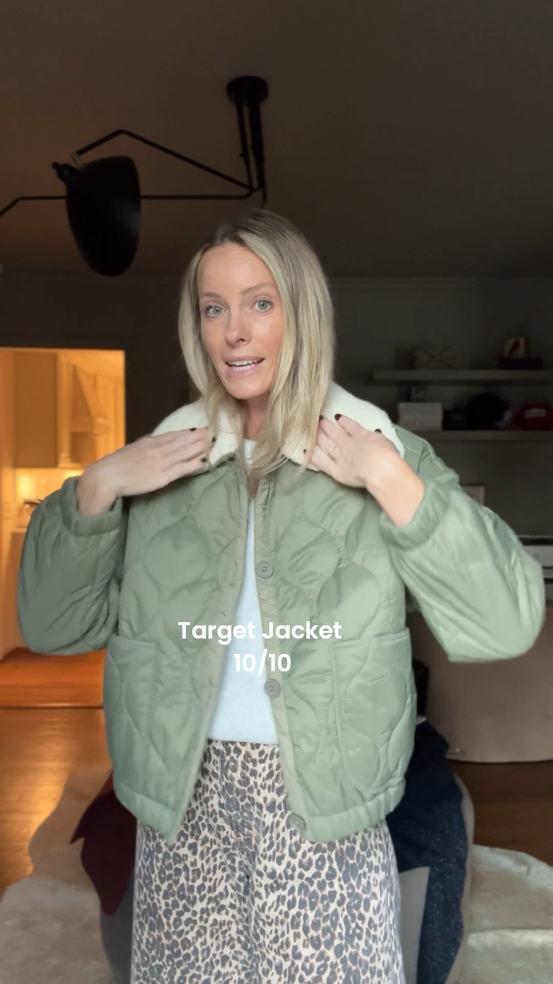 Ummmm love!!! A lightweight layer that works great over sweaters and tees. Size small! True to size. 