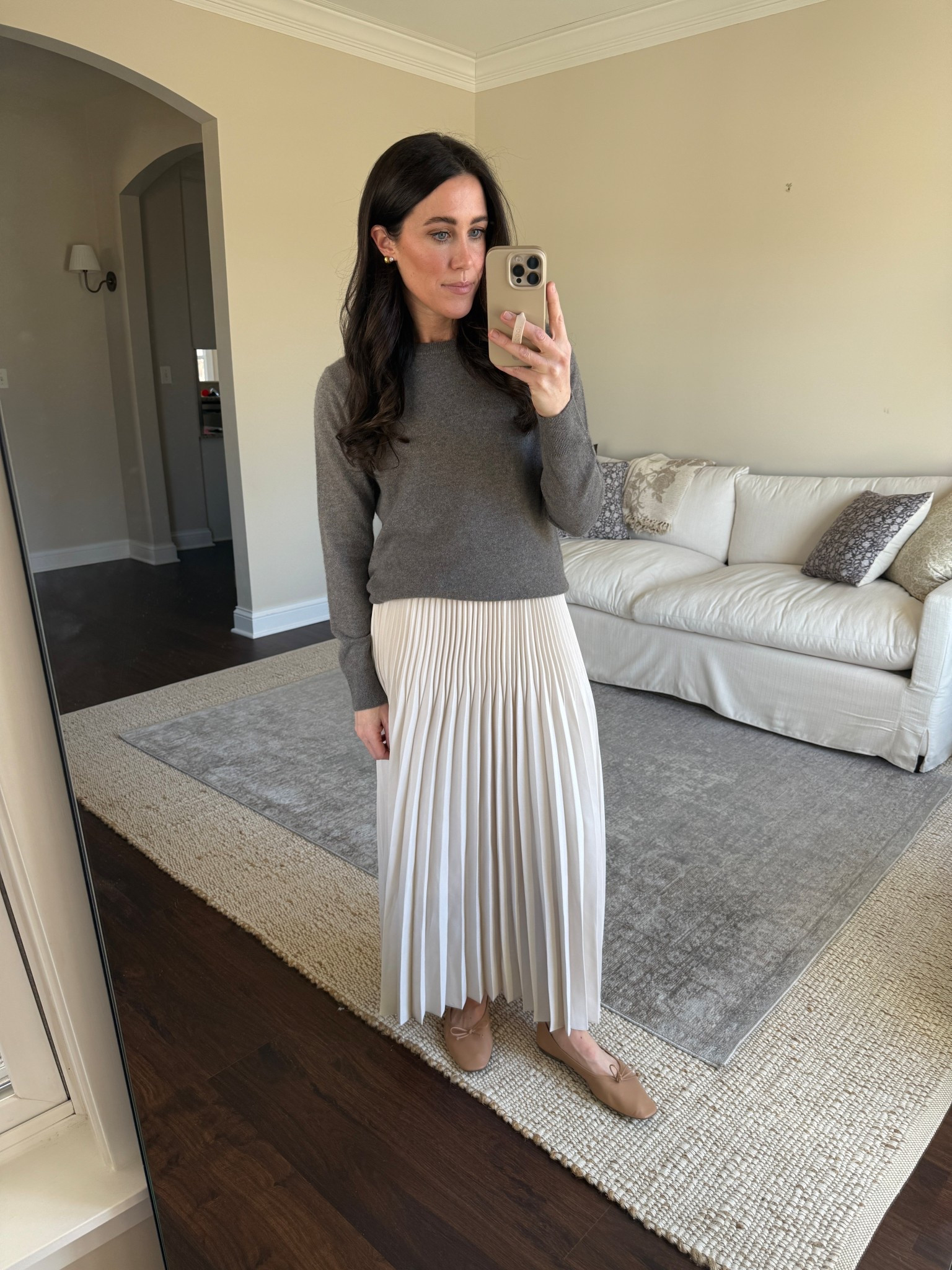 Easter outfit
Cashmere sweater- small
Skirt- XS