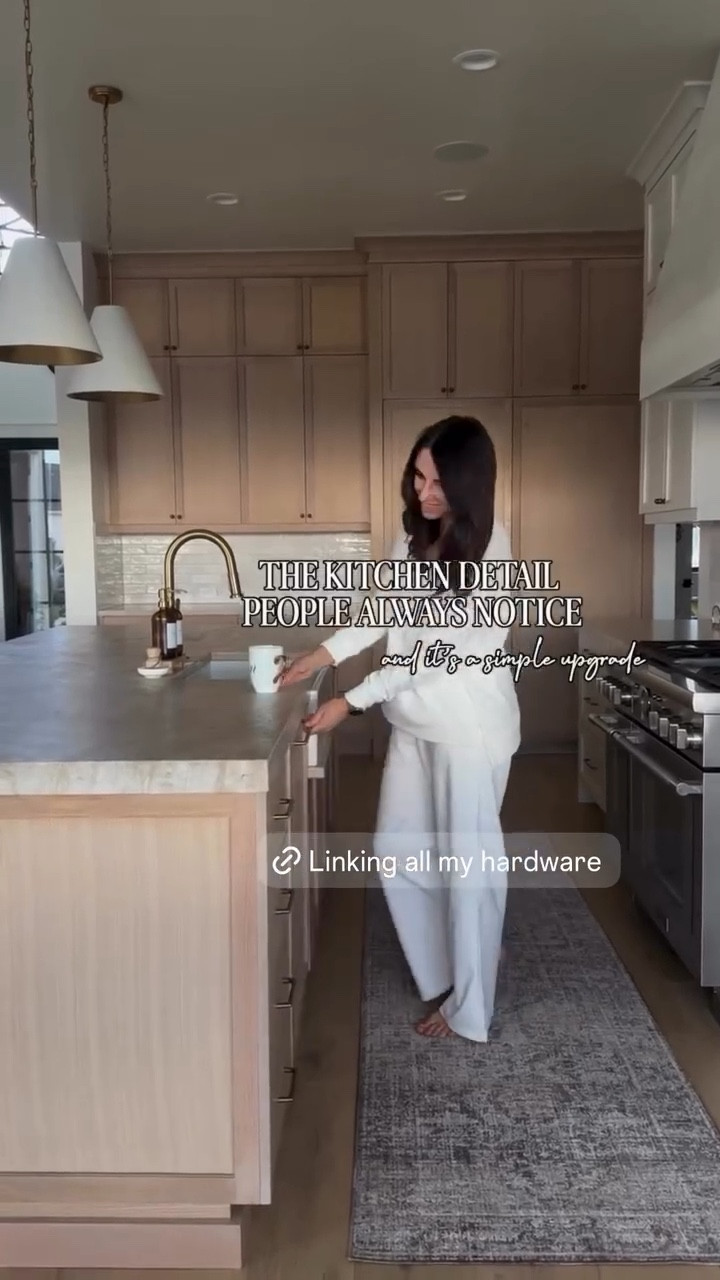 If your kitchen feels a little “off,” it might be this.

Hardware is one of the easiest ways to make cabinets feel custom — without changing anything major.

This is what I used in my kitchen and it made a bigger difference than I expected.

Comment HARDWARE and I’ll share everything 🤍 

#LTKU #LTKHome #LTKSaleAlert