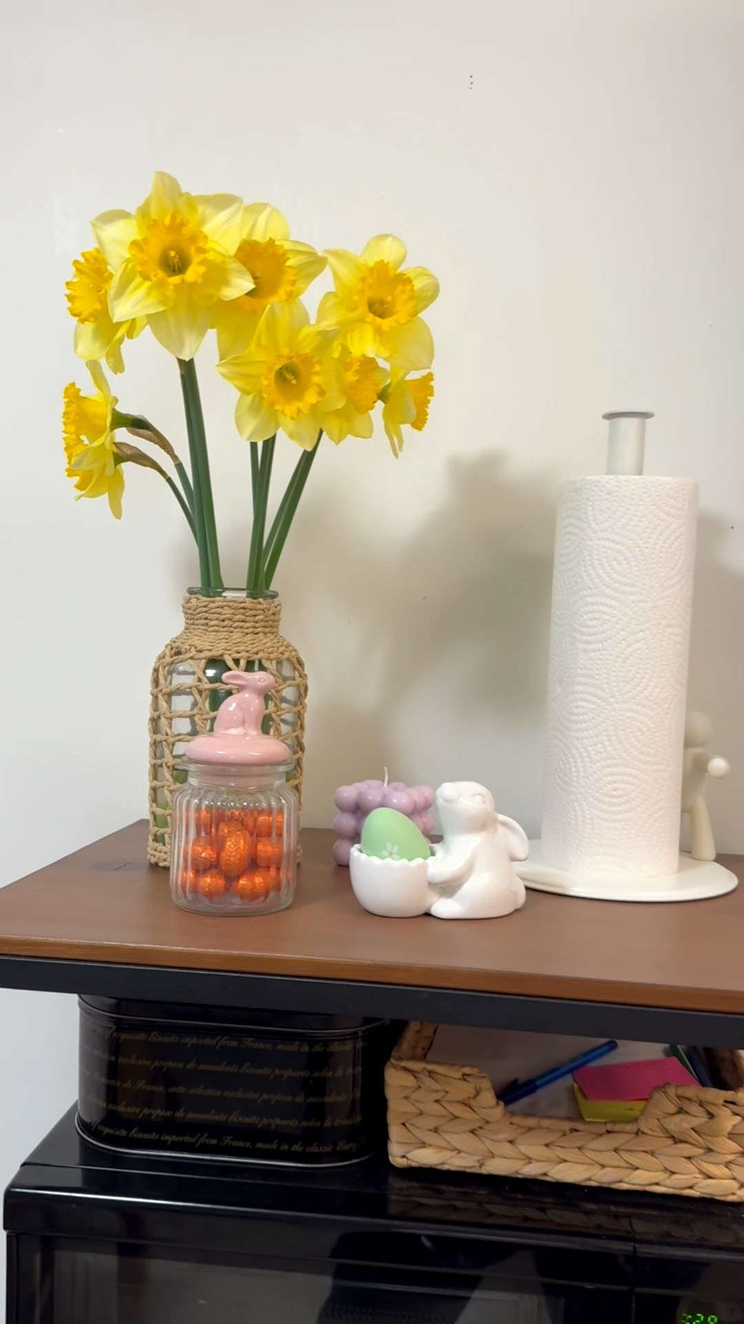 Simple spring shelf styling 🌼
Fresh flowers, soft pastel decor, and little seasonal touches to make the space feel cozy and bright ✨

#springdecor #homedecor #cozyhome #shelfstyling #neutralhome #simpledecor #homeinspo #ltkhome


#LTKHome #LTKU #LTKSeasonal