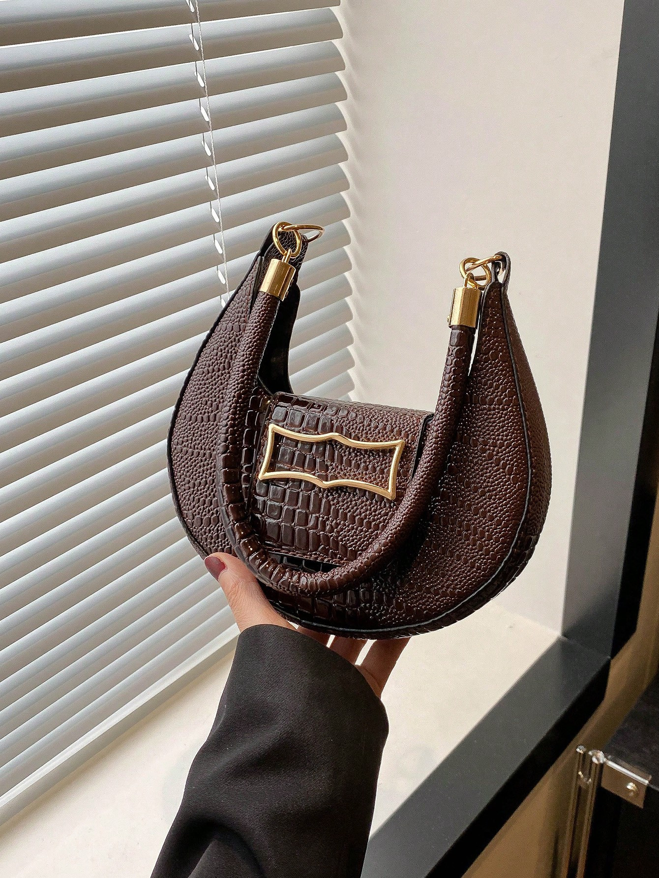 A Retro Fashion Indentation Crocodile Pattern Crescent Moon Underarm Bag Hardware Buckle Opening ... | SHEIN