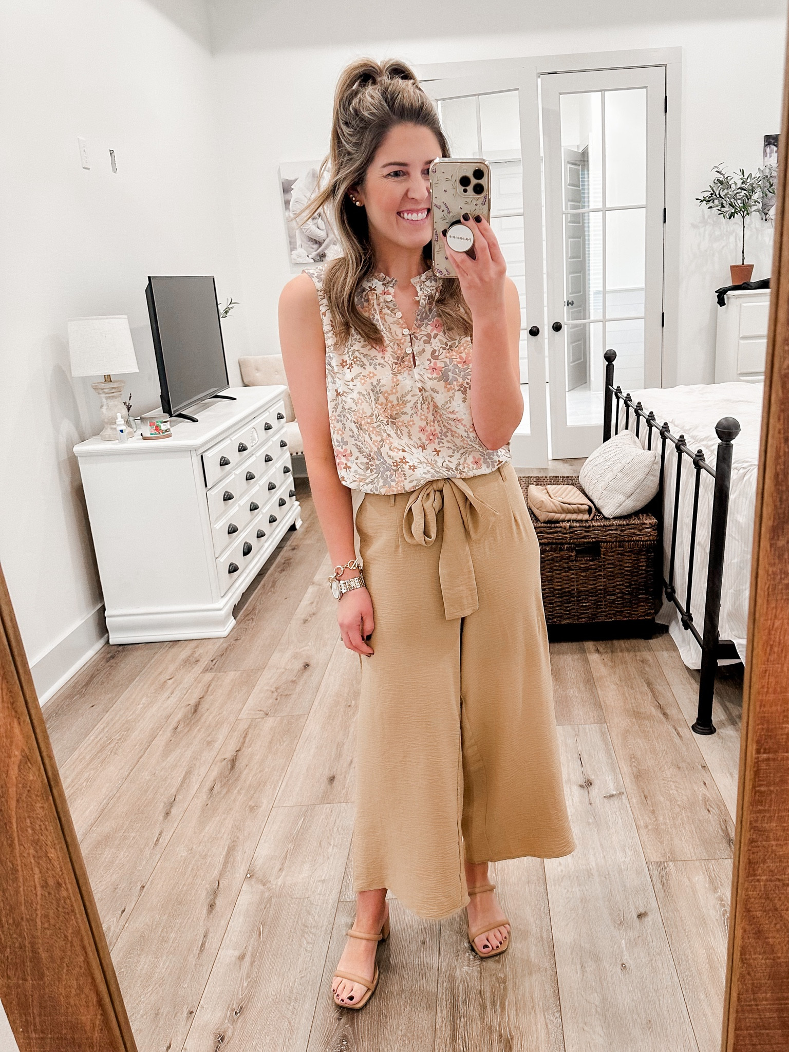 Wednesday fall transition work outfit
Top- XXS (tts) use code Jordan10 for 10% off your order
Pants- XS (tts) pants are a part of a set 
Heels- linked similar 
fall outfit, fall transition, wide leg pants, Gibsonlook, work outfit, teacher outfit, work style 

#LTKworkwear #LTKSeasonal #LTKfindsunder50