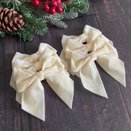 Stunning Christmas bows to accessorize your Christmas tree with! Love these velvet bows from Etsy 

#bows #christmasdecor #xmas #holidaydecor #parties #homedecor 

#LTKGiftGuide #LTKhome #LTKHoliday