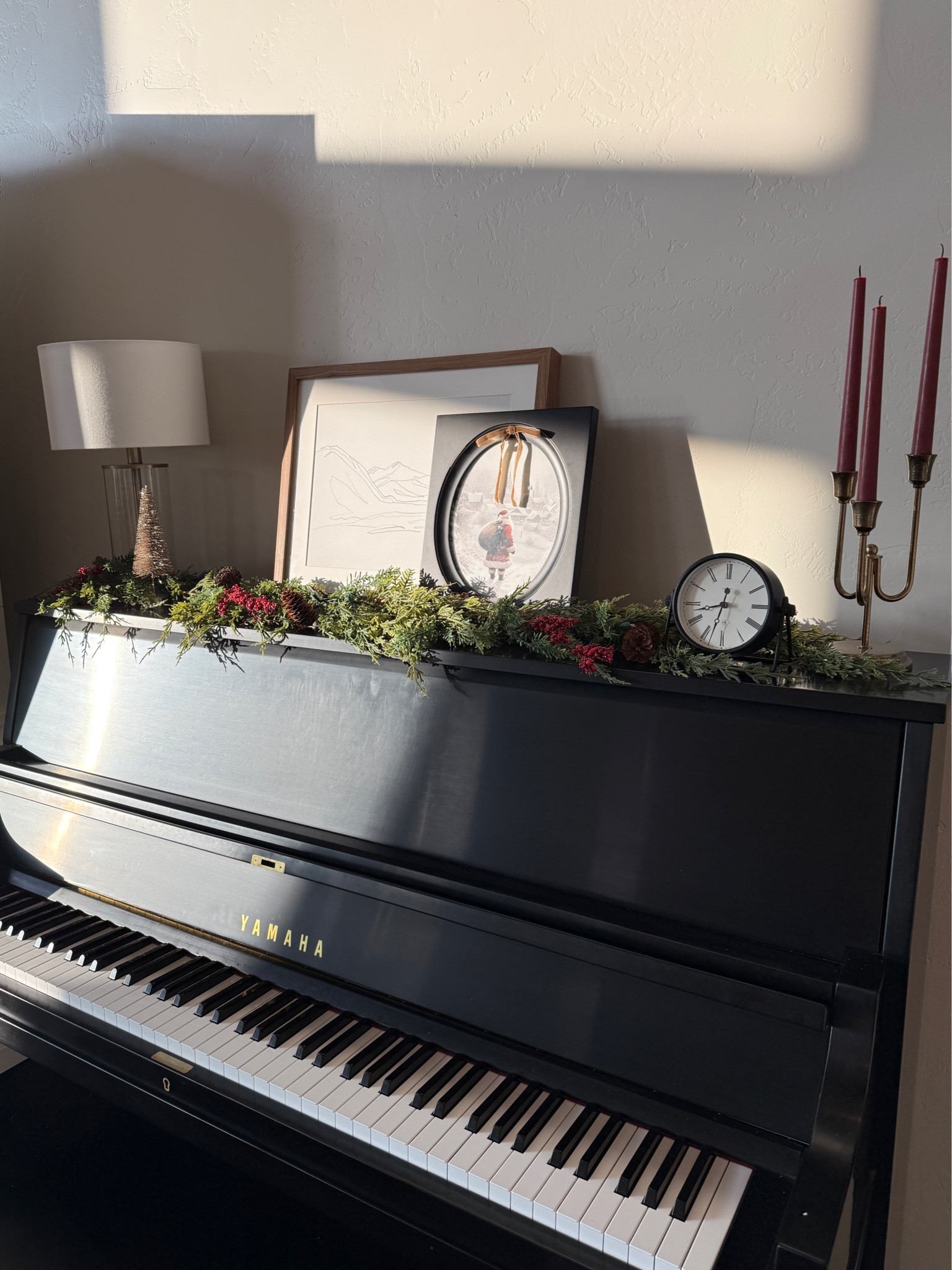 Shop my festive piano decor! 

Amazon Christmas bows | gold lamp | Target clock | candelabra 