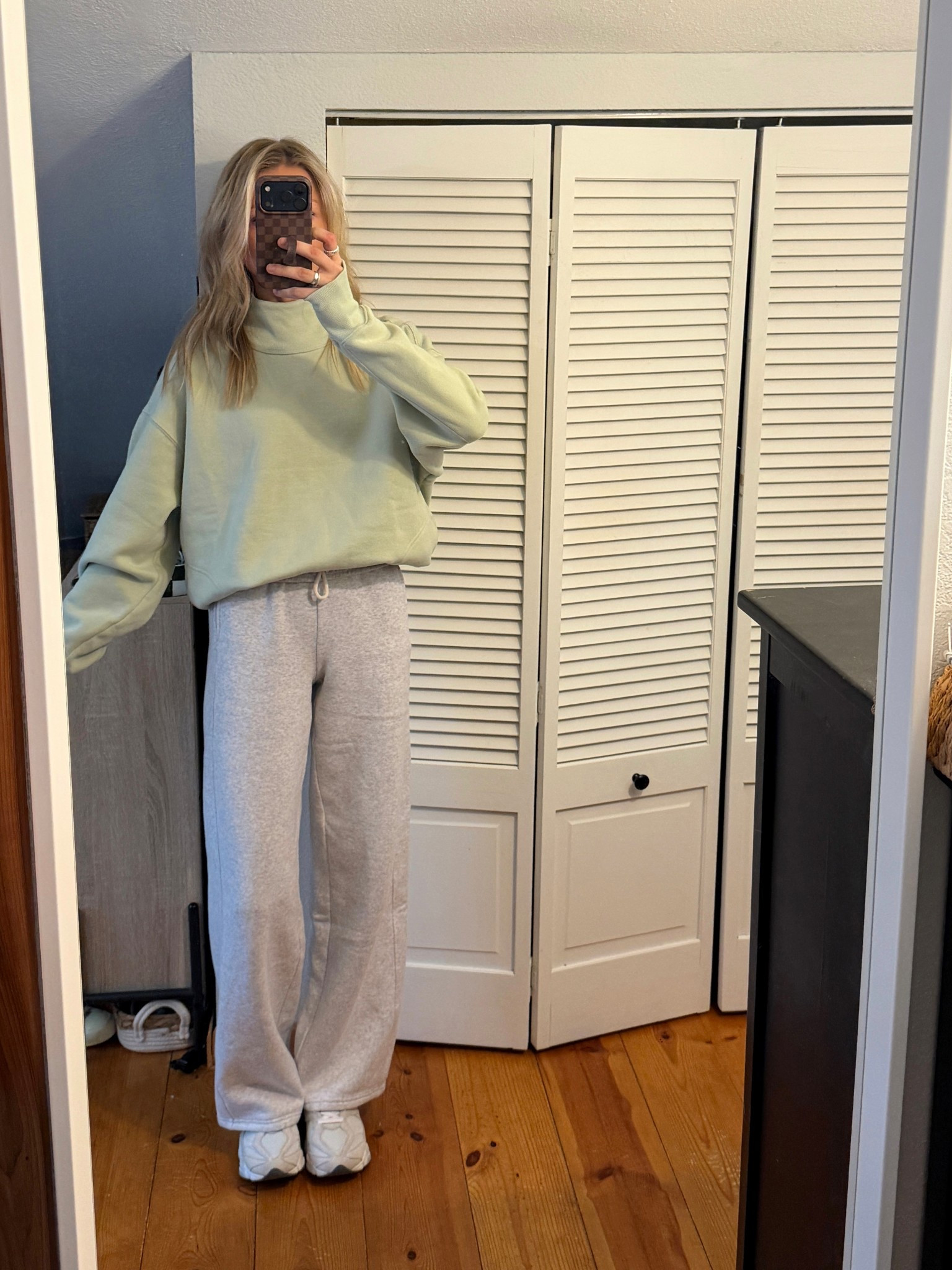 Small top & XXS pants!! SO cozy

#LTKStyleTip #LTKFindsUnder50 #LTKFindsUnder100