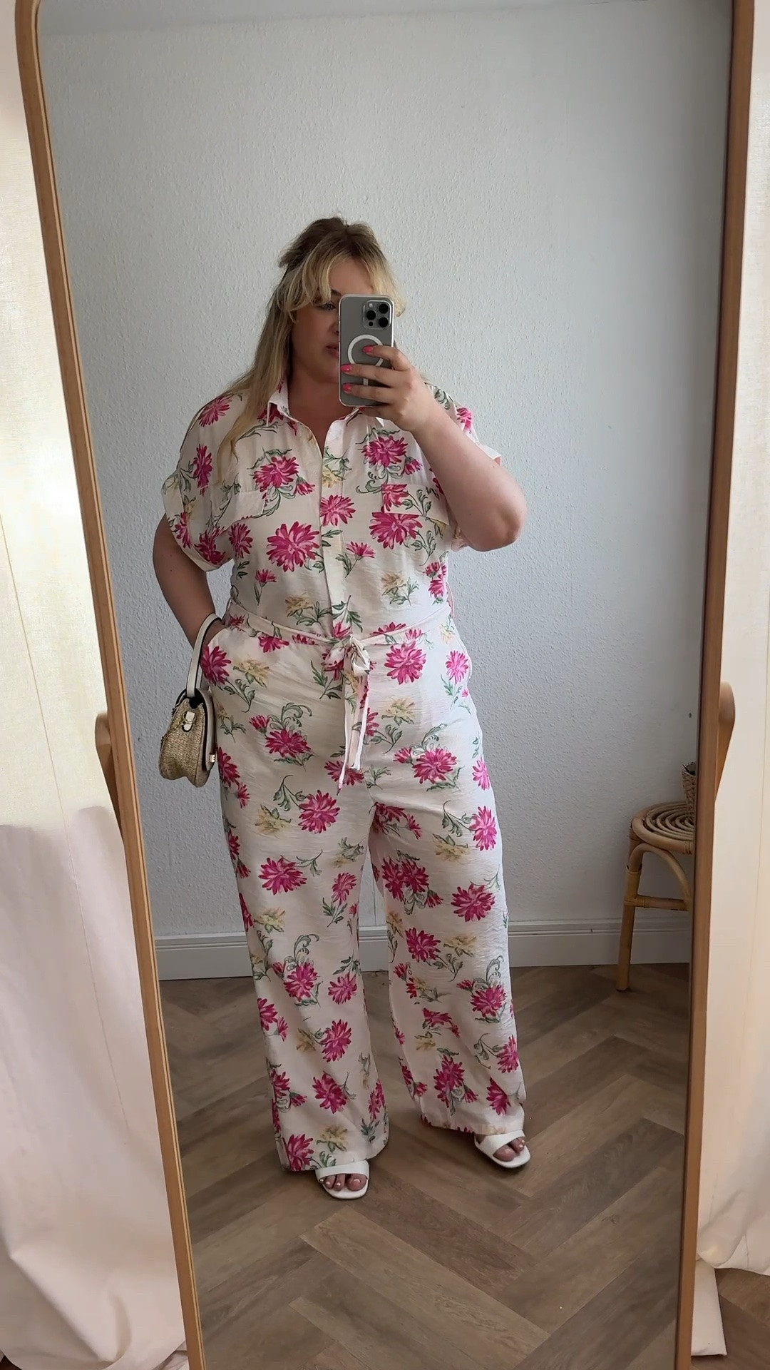 Jumpsuit 🌸💗

15 % sparen bei Bon Prix mit dem Code: 15beauty

(Gültigkeit: 16.06. -einschl. 18.06.2026; 15% auf Alles; einmalig einlösbar pro Kundin; gilt in DE App & Webshop)

#plussizefashion #blumen #muster #frühlingsoutfit #curvy #jumpsuit

#LTKdeutschland #LTKplussize #LTKsummer