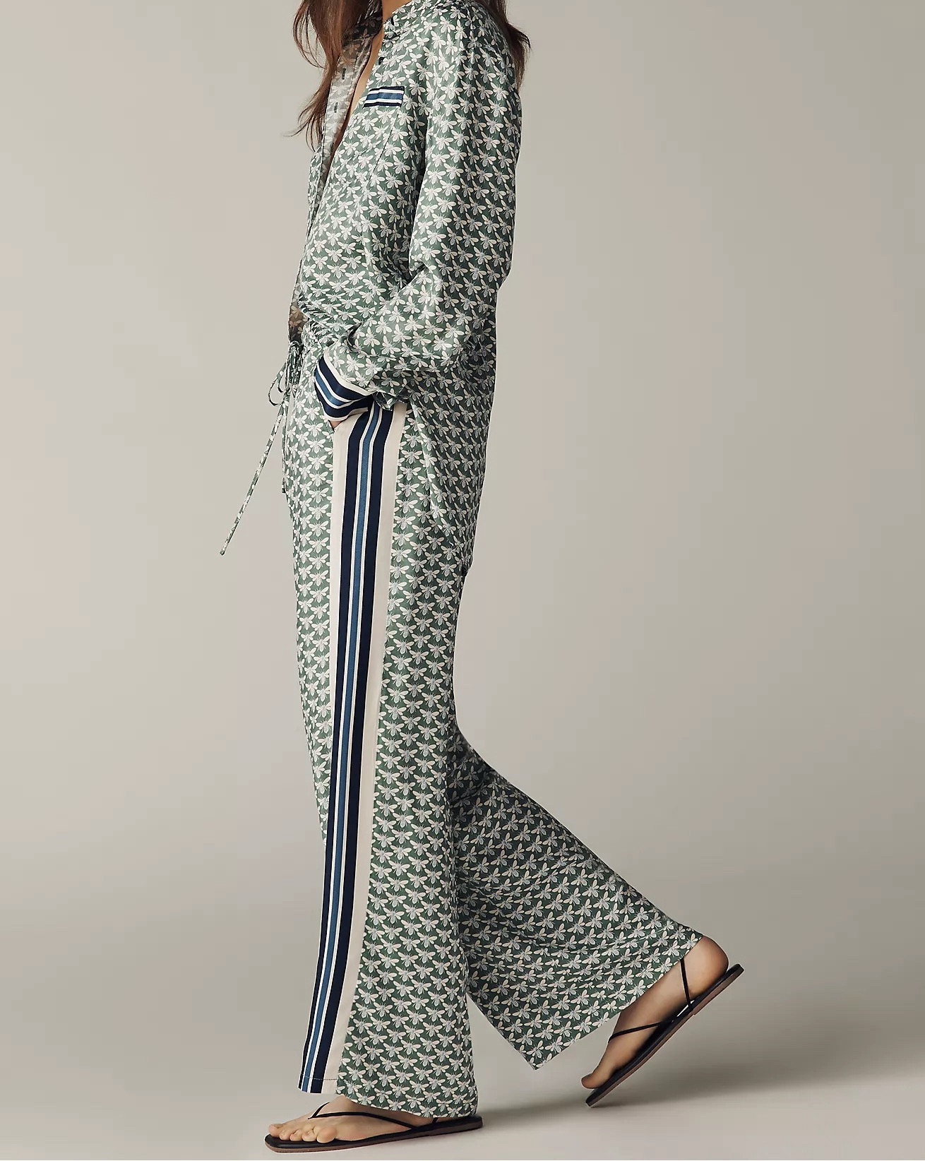 I have this matching set in another print and love it!


#LTKSeasonal