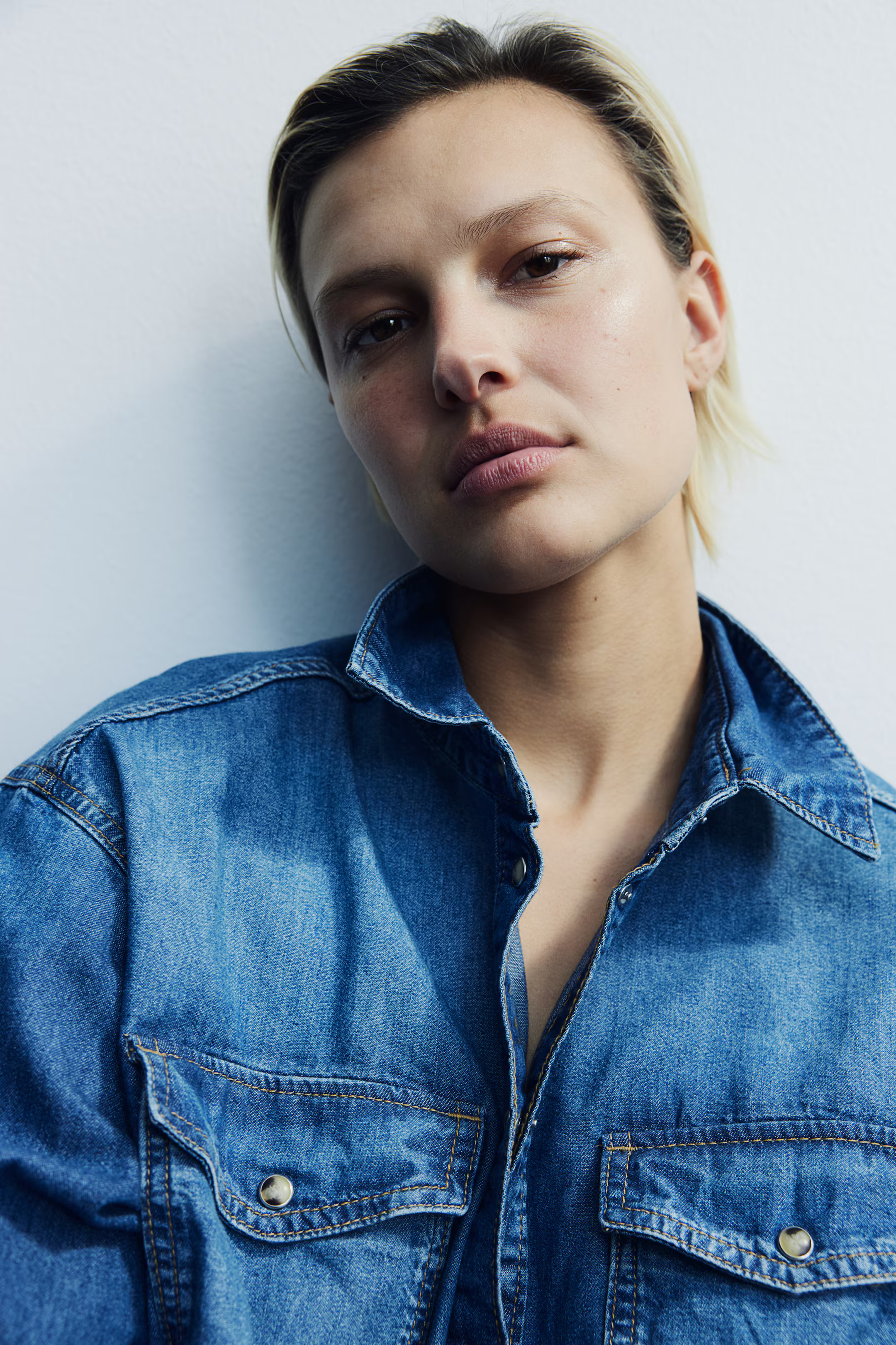 Denim shirt - Long sleeve - Regular length - Denim blue - Ladies | H&M GB | H&M (UK, MY, IN, SG, PH, TW, HK)