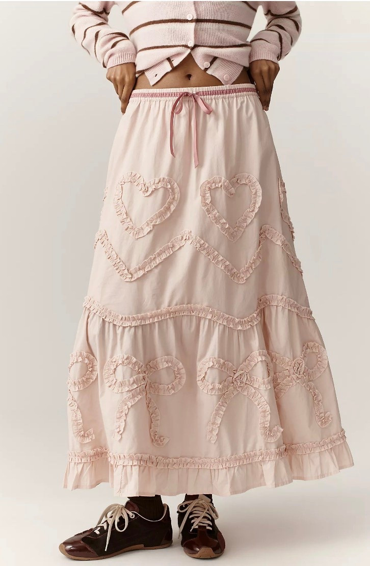 Adorable Deco heart Maxi skirt 🤍🩷 Cute for a Valentine’s Day date night outfit!

#LTKValentine #LTKgrwm