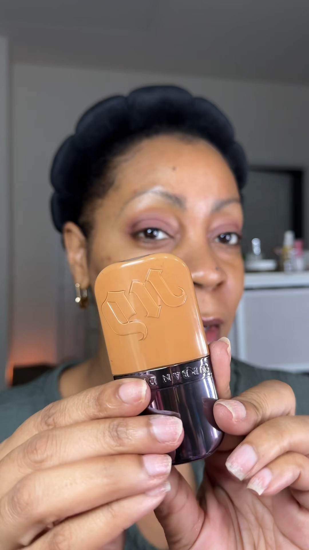 Urban decay face bond foundation in shade 24 medium neutral 

#LTKgrwm #LTKBeauty